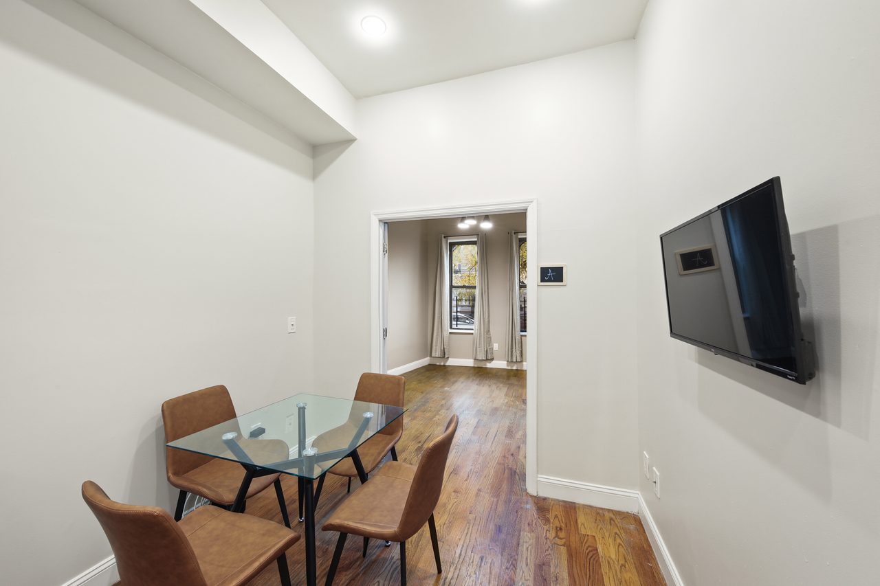 a room in Crown Heights photo 7