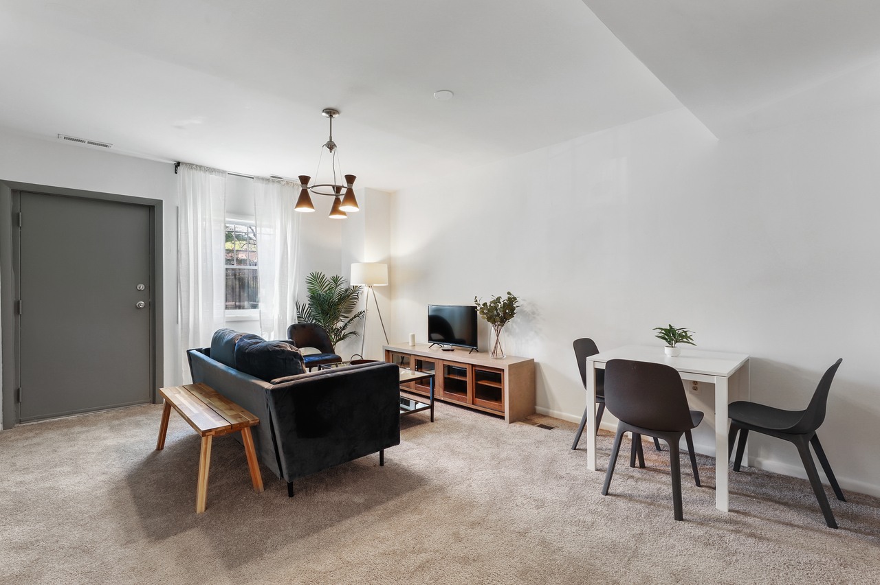 a room in Northwest Washington photo 5