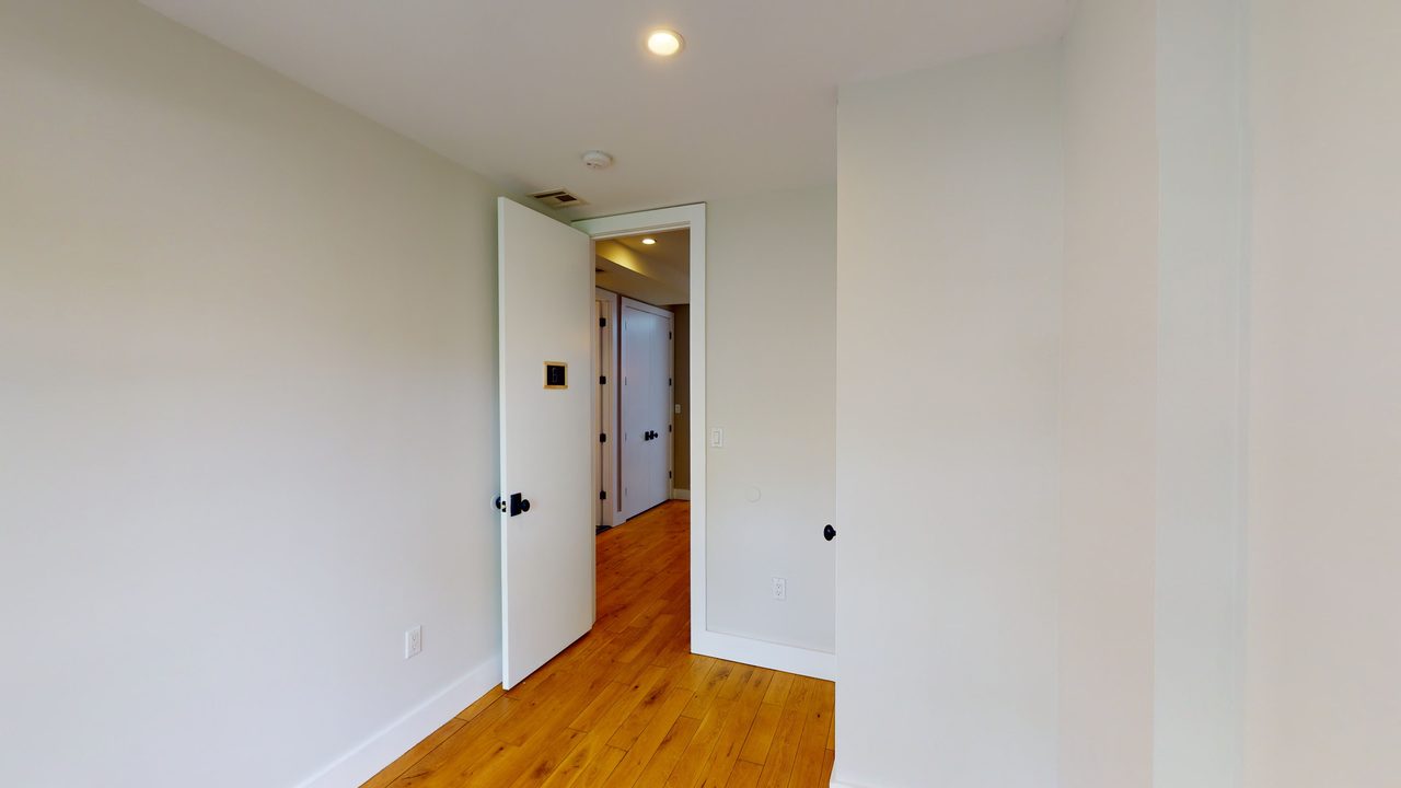 a room in Bedford-Stuyvesant photo 2