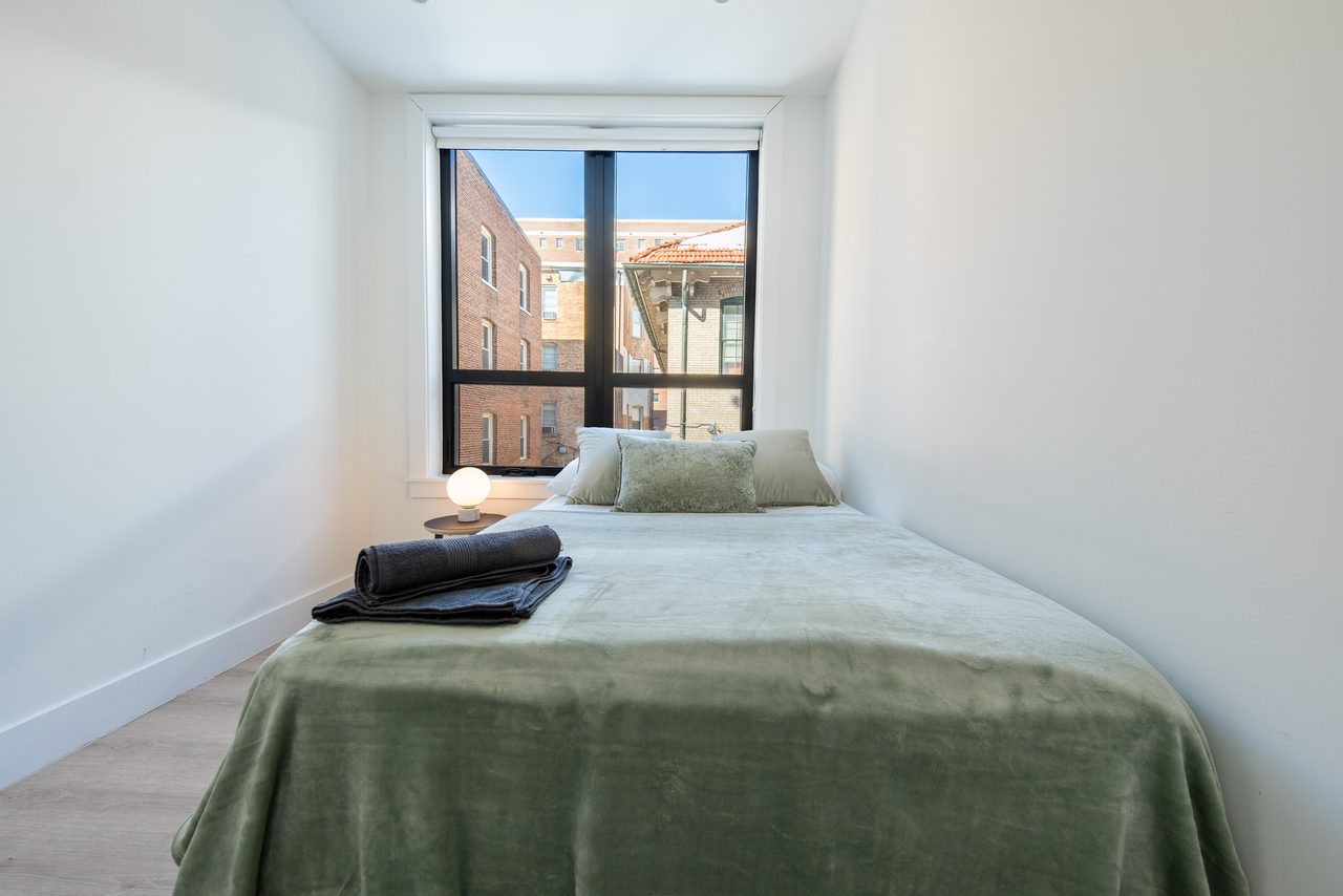 a room in Northwest Washington photo 4