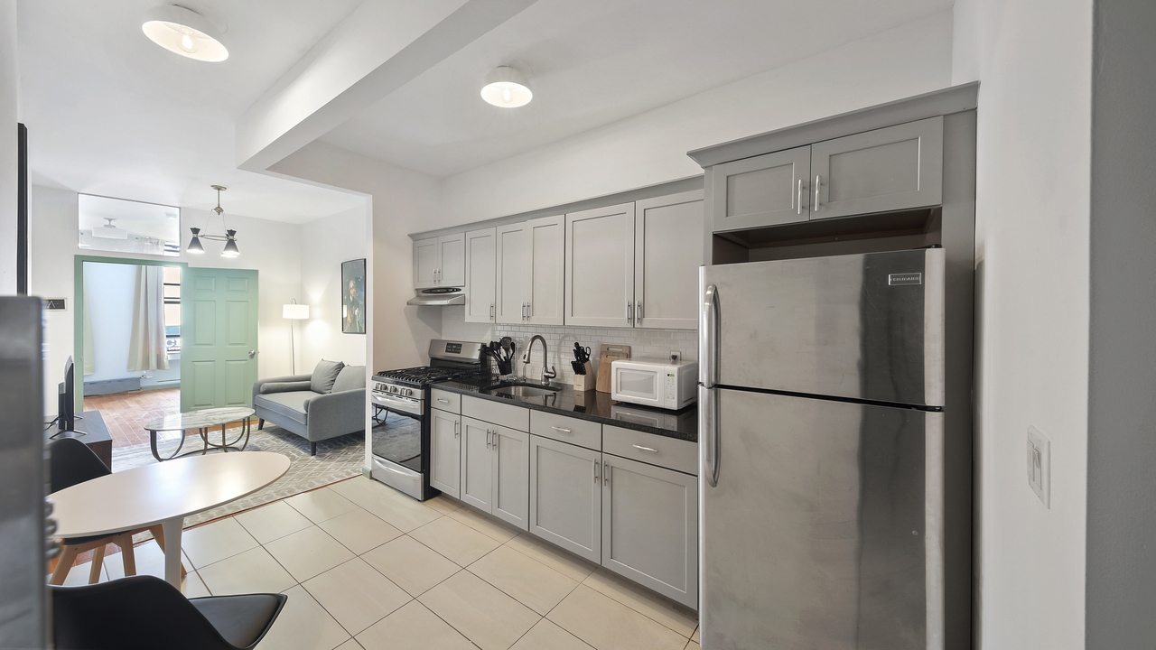 a room in East Harlem photo 6