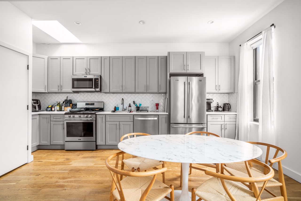 a room in Ridgewood photo 8