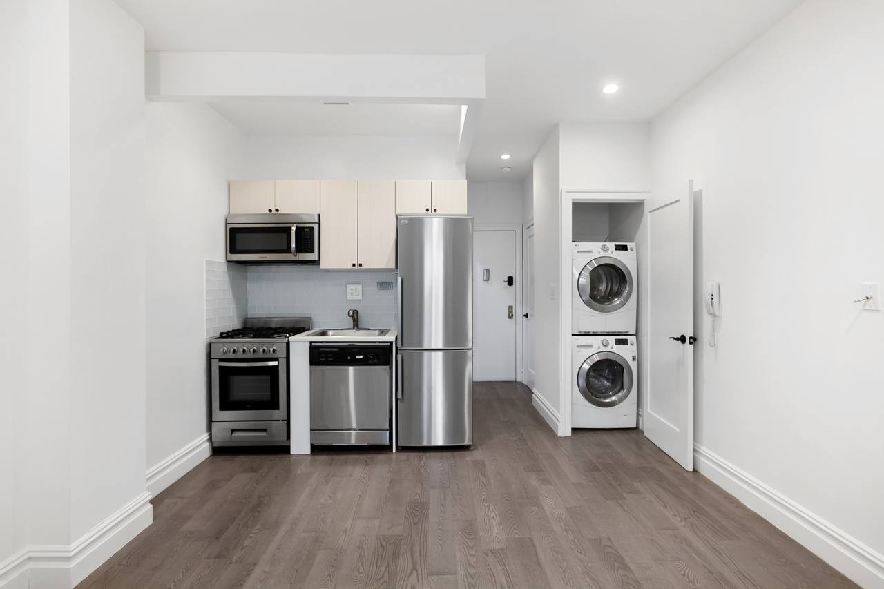 a room in East Village photo 2
