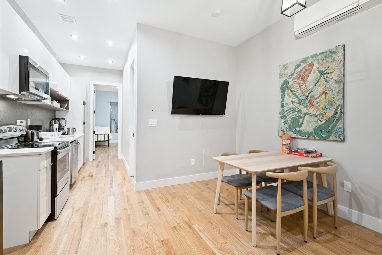 a room in Bedford-Stuyvesant photo 4