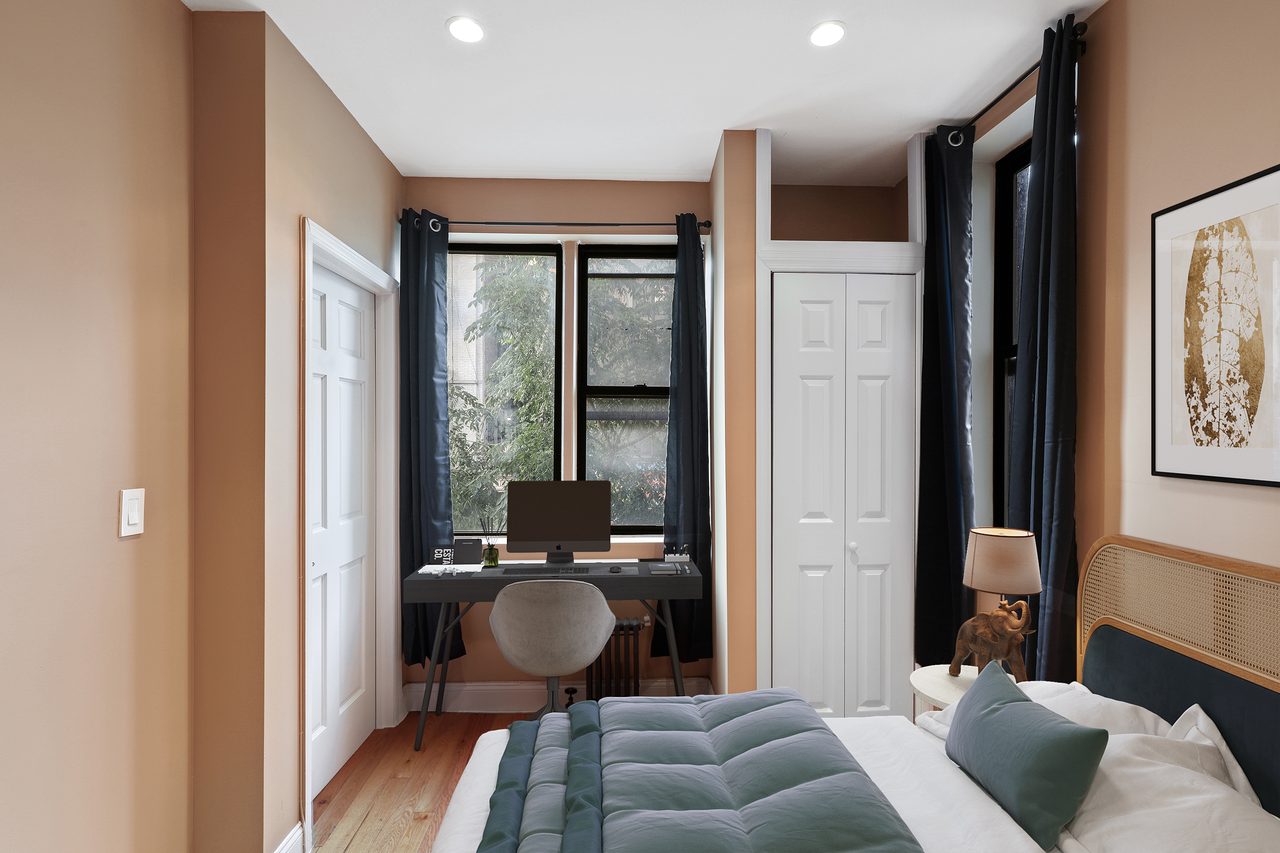 a room in East Village photo 9