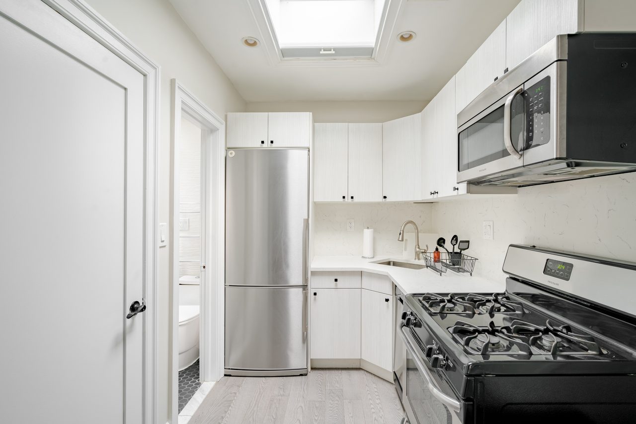a room in Flatiron District photo 9