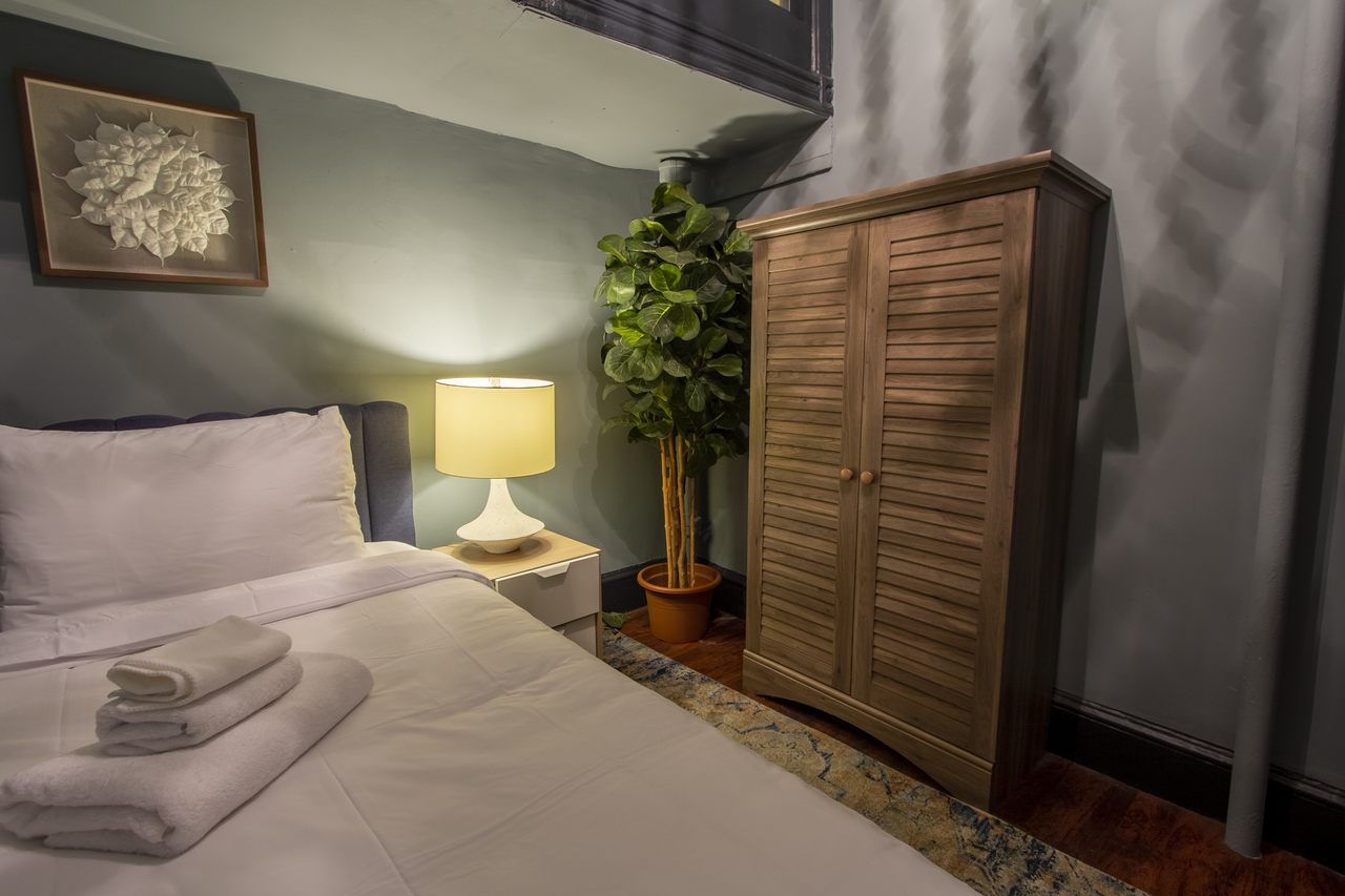 a room in Theater District photo 2