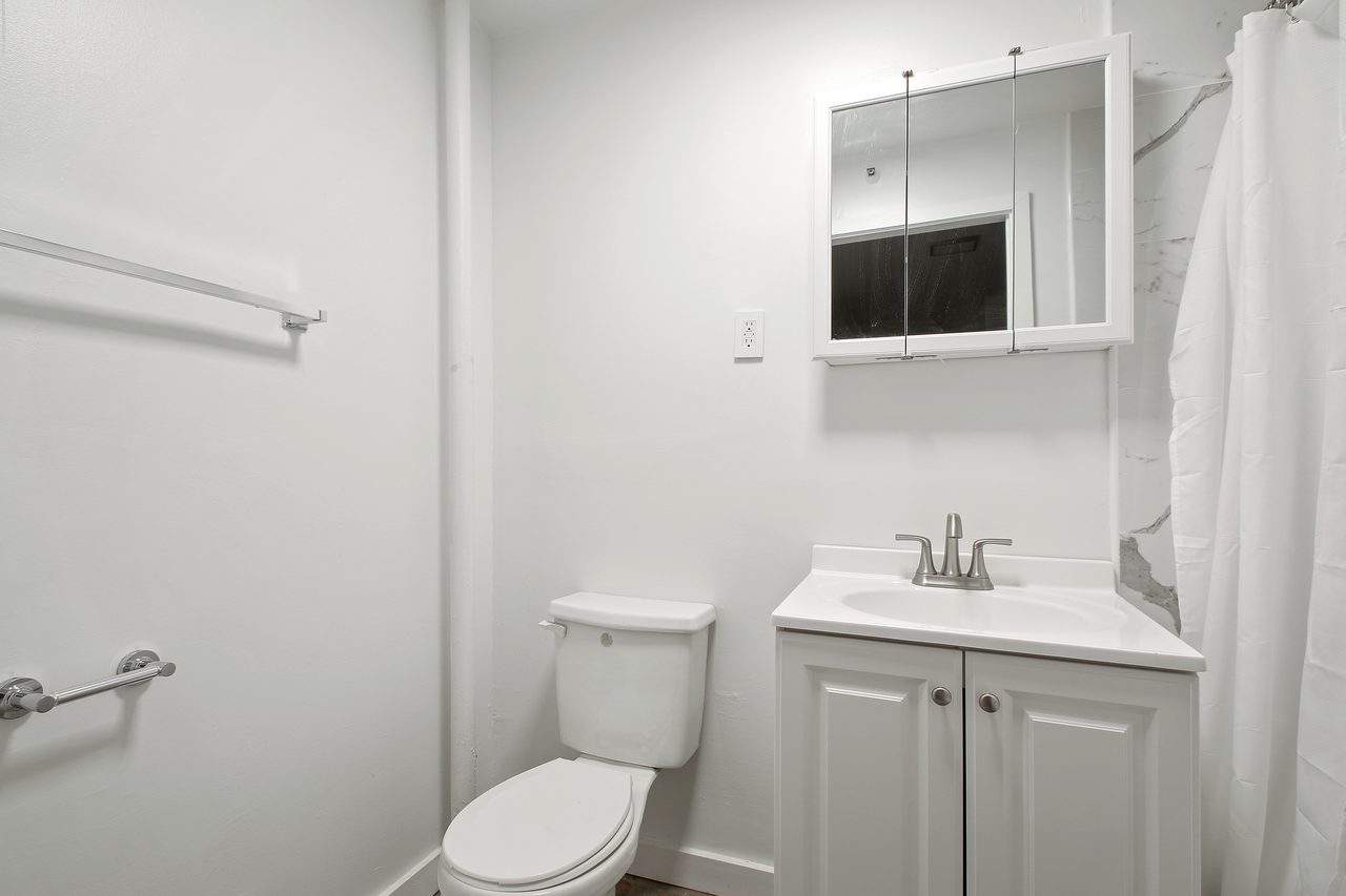 a room in Lincoln Square photo 5