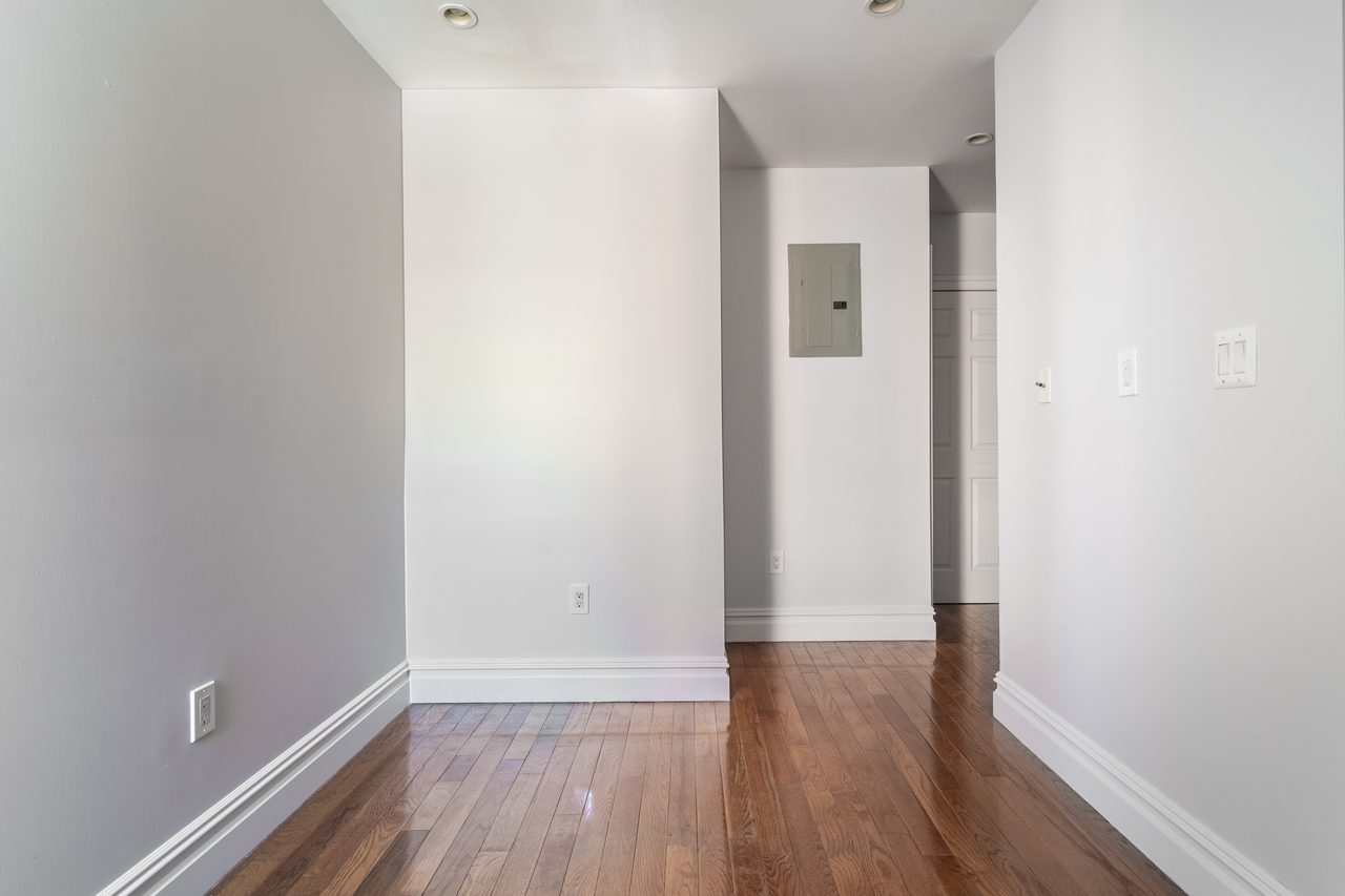 a room in East Village photo 8