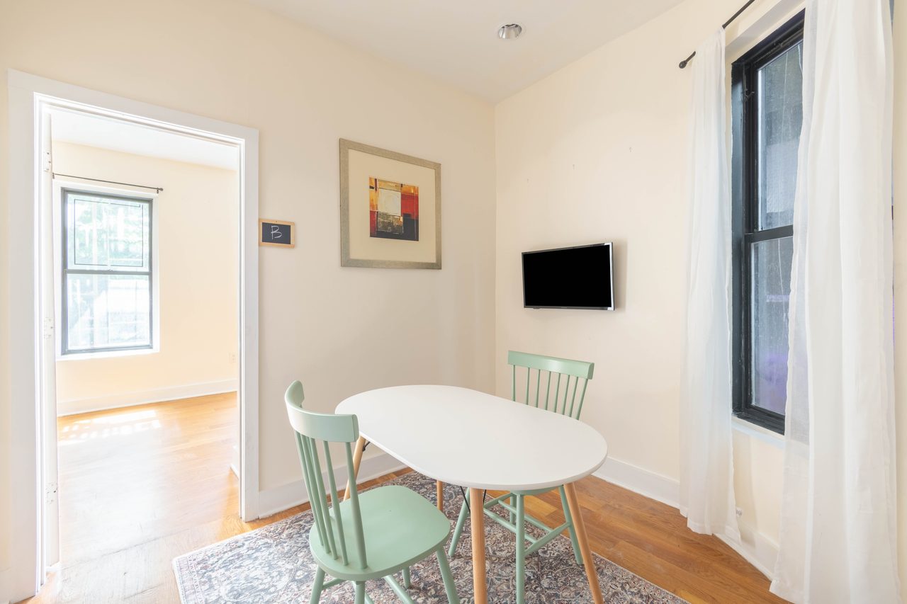 a room in Morningside Heights photo 2