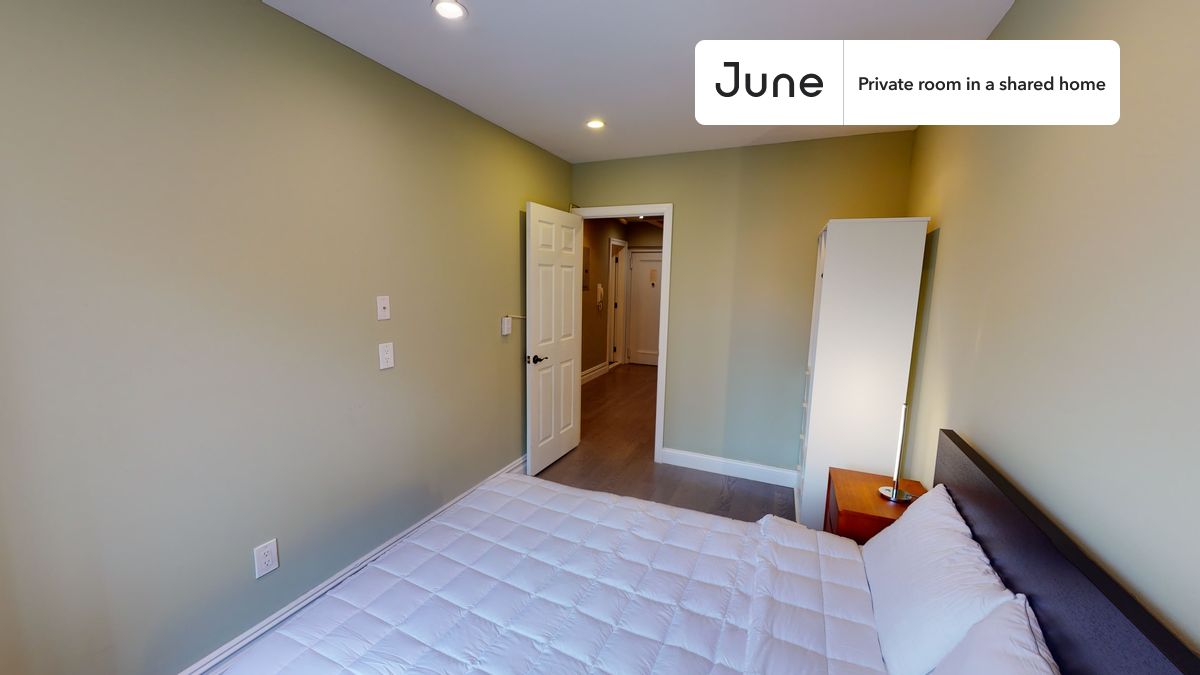 a room in East Village photo 2