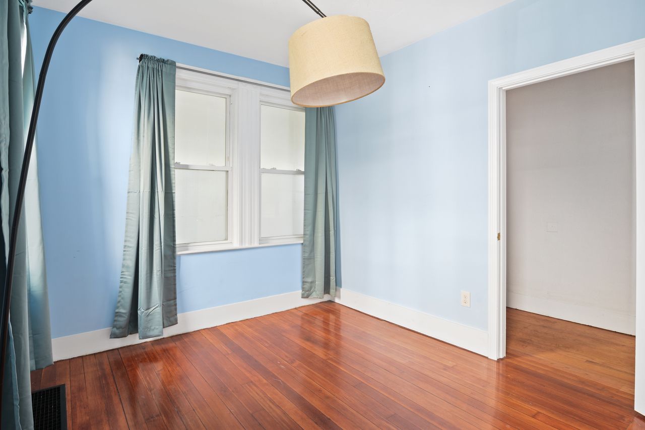 a room in Lower Allston photo 3