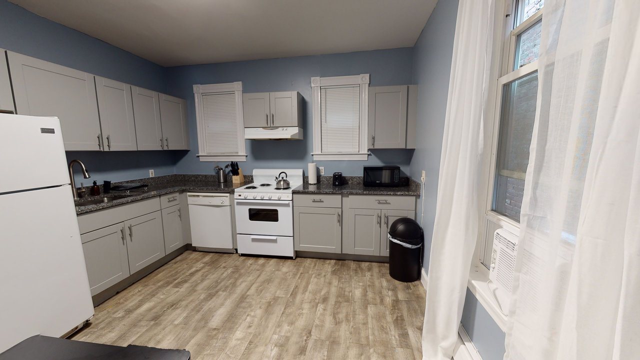 a room in Mission Hill photo 8