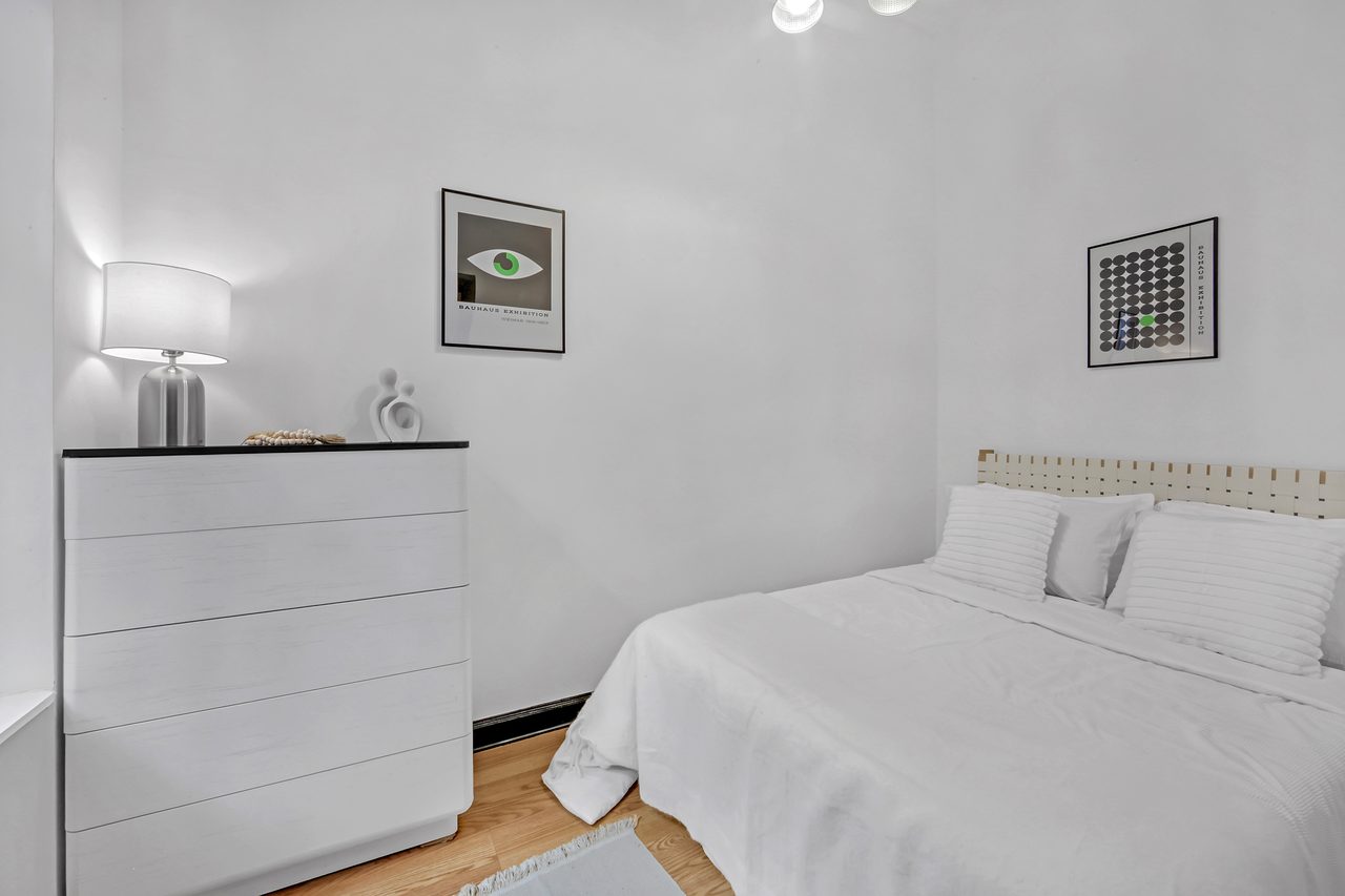 a room in Theater District photo 5