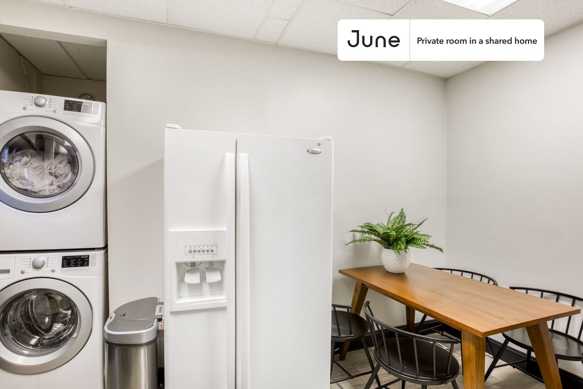 a room in Northwest Washington photo 9