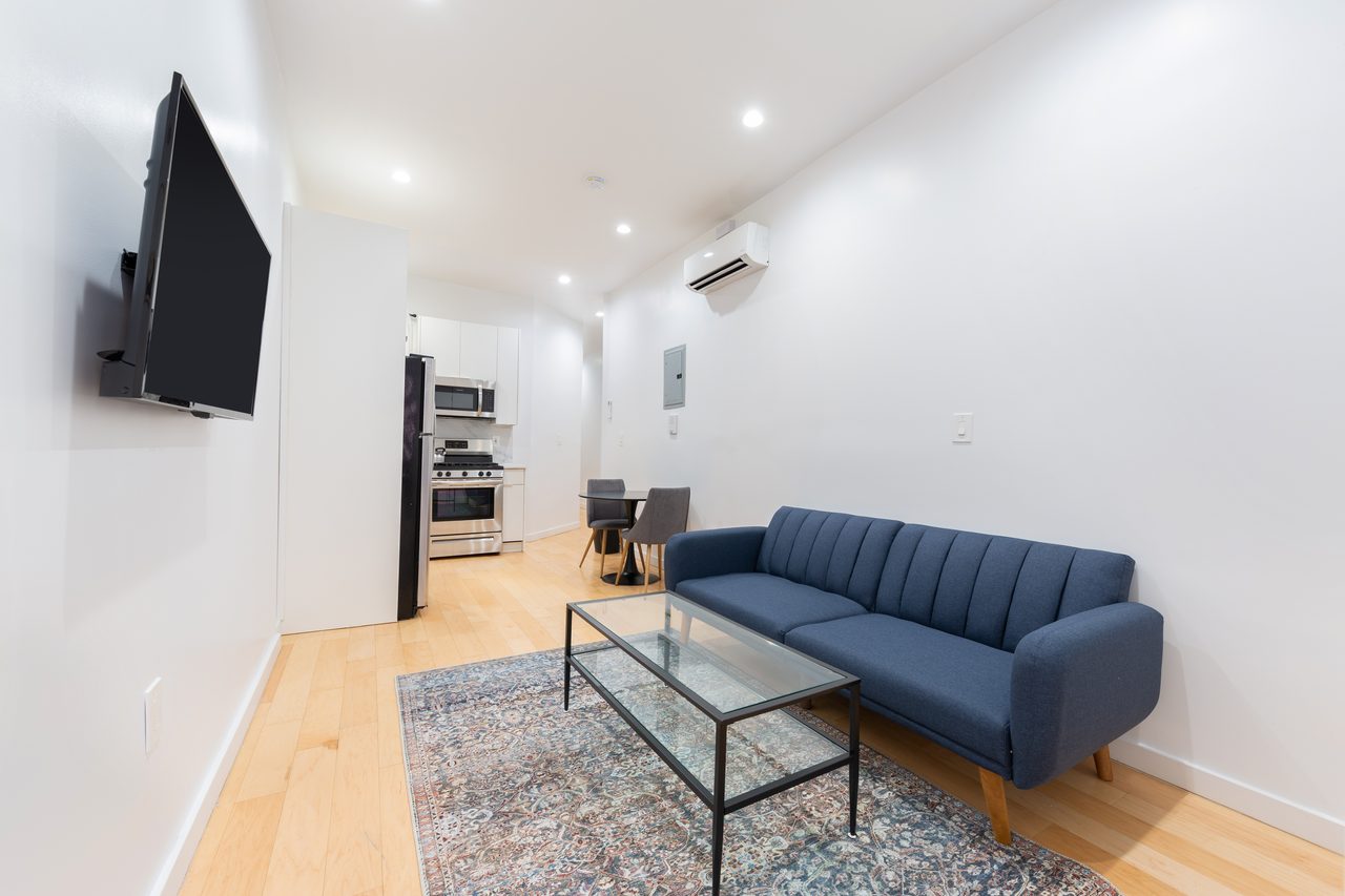 a room in Bedford-Stuyvesant photo 5