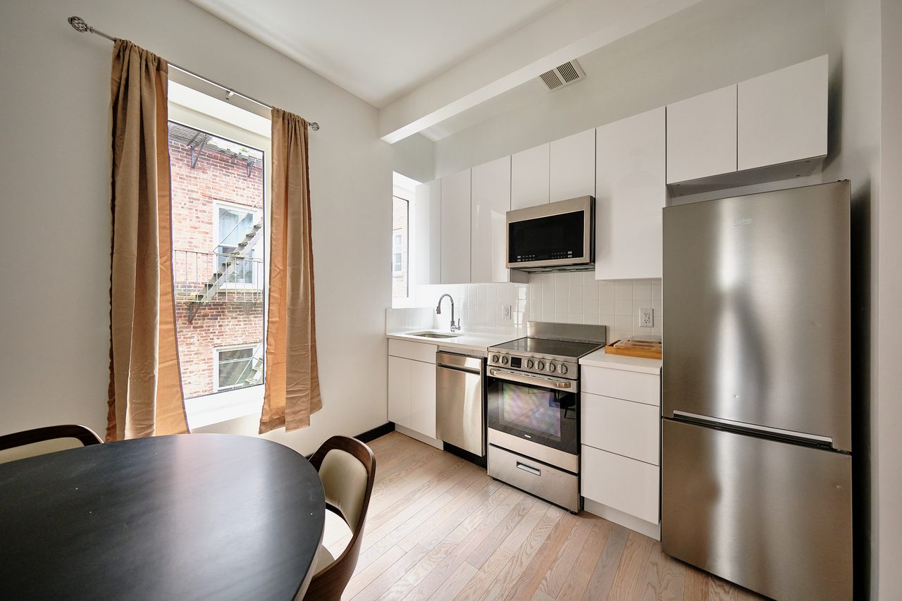 a room in Flatbush photo 6