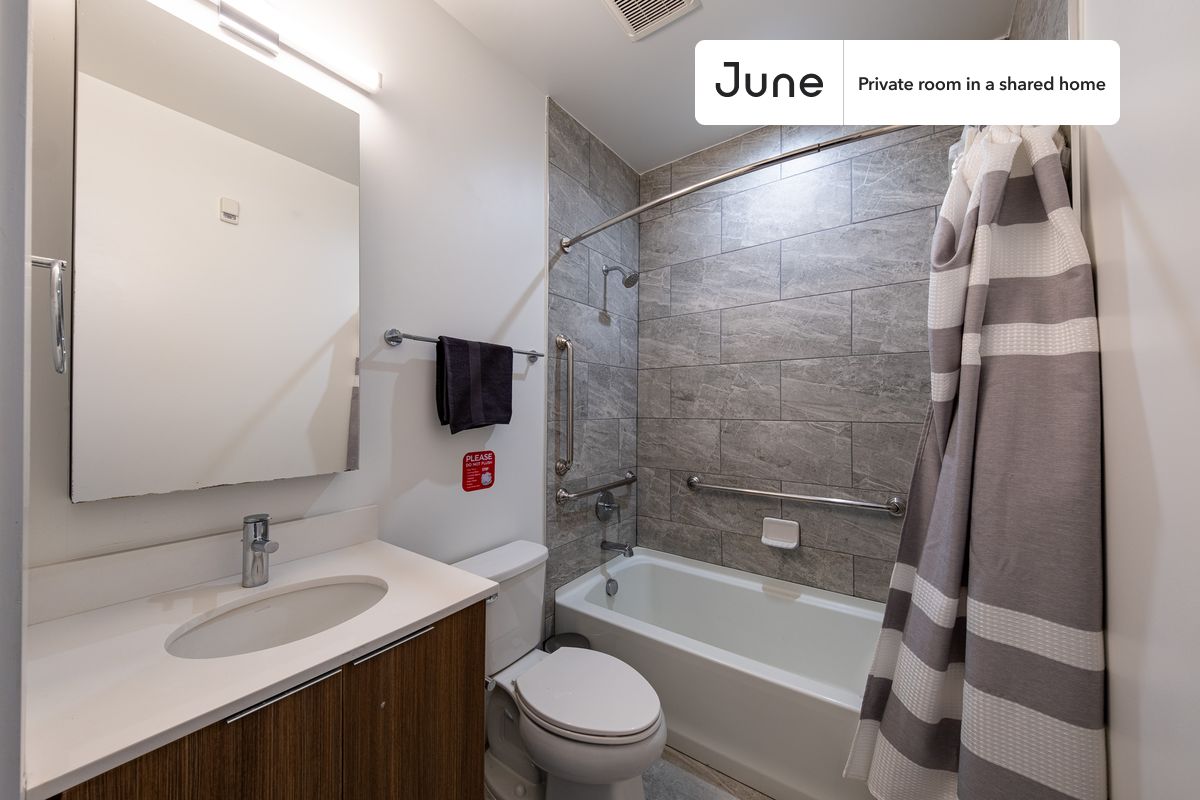 a room in Northwest Washington photo 6