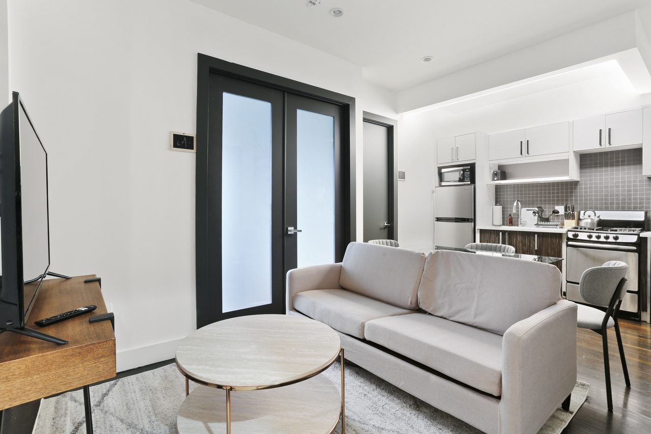 a room in Bedford-Stuyvesant photo 5