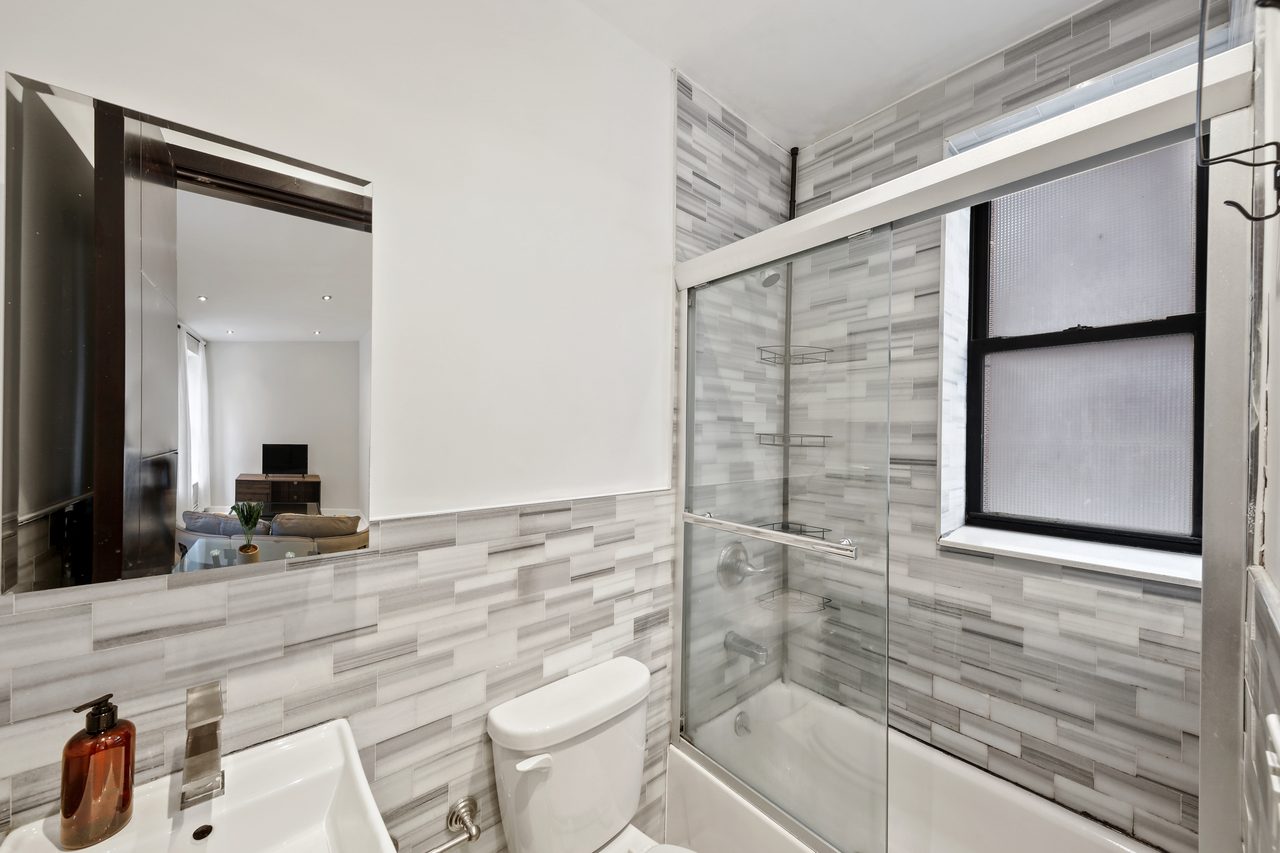 a room in Morningside Heights photo 9