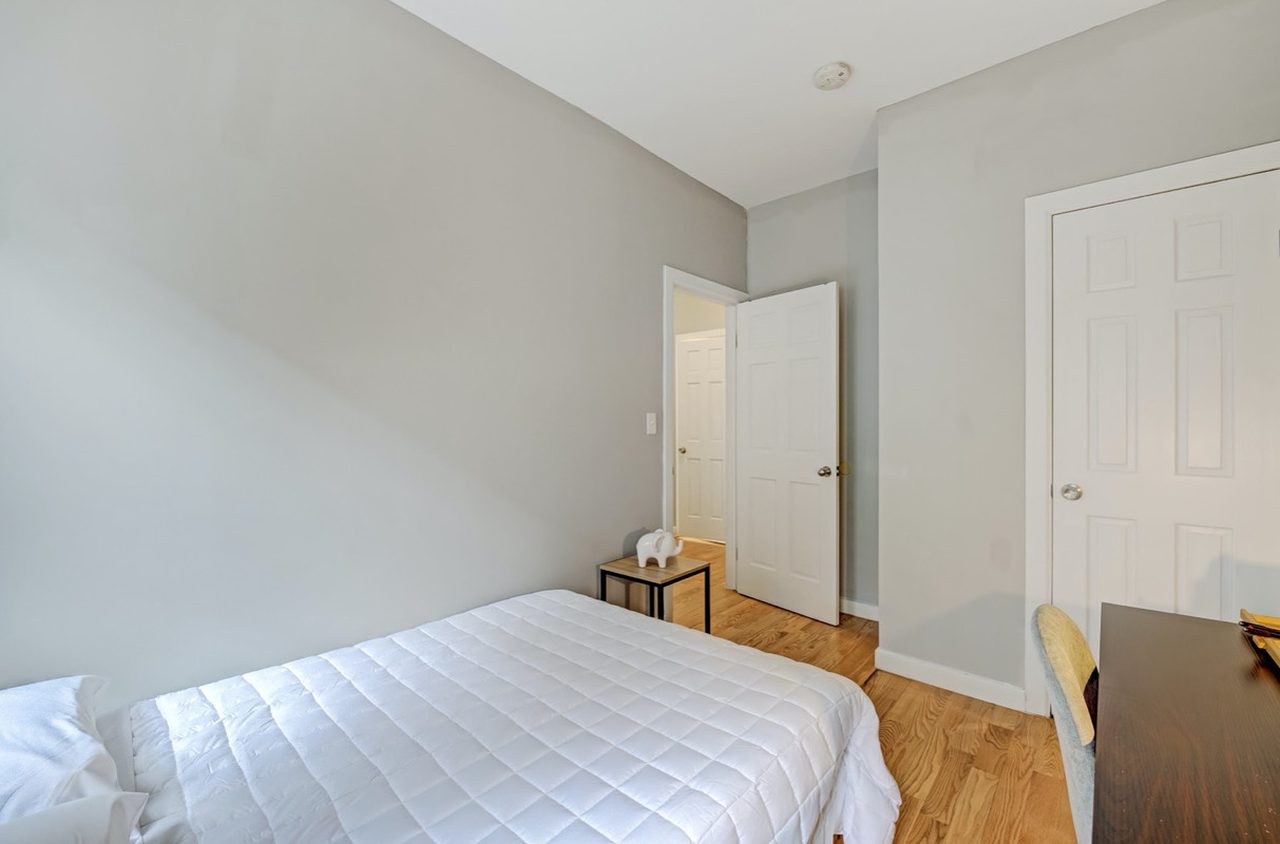 a room in Kensington photo 2