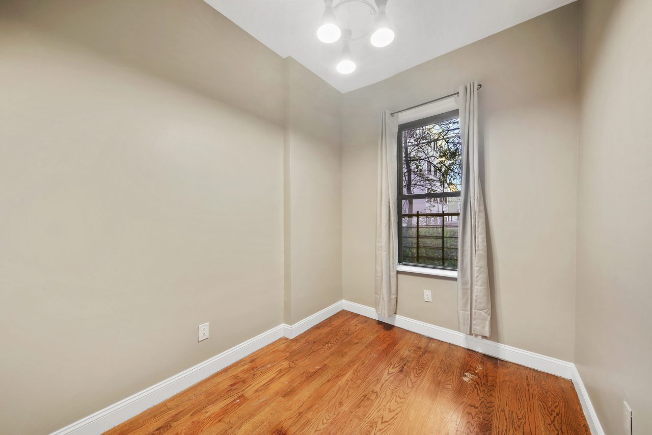 a room in Crown Heights photo 2