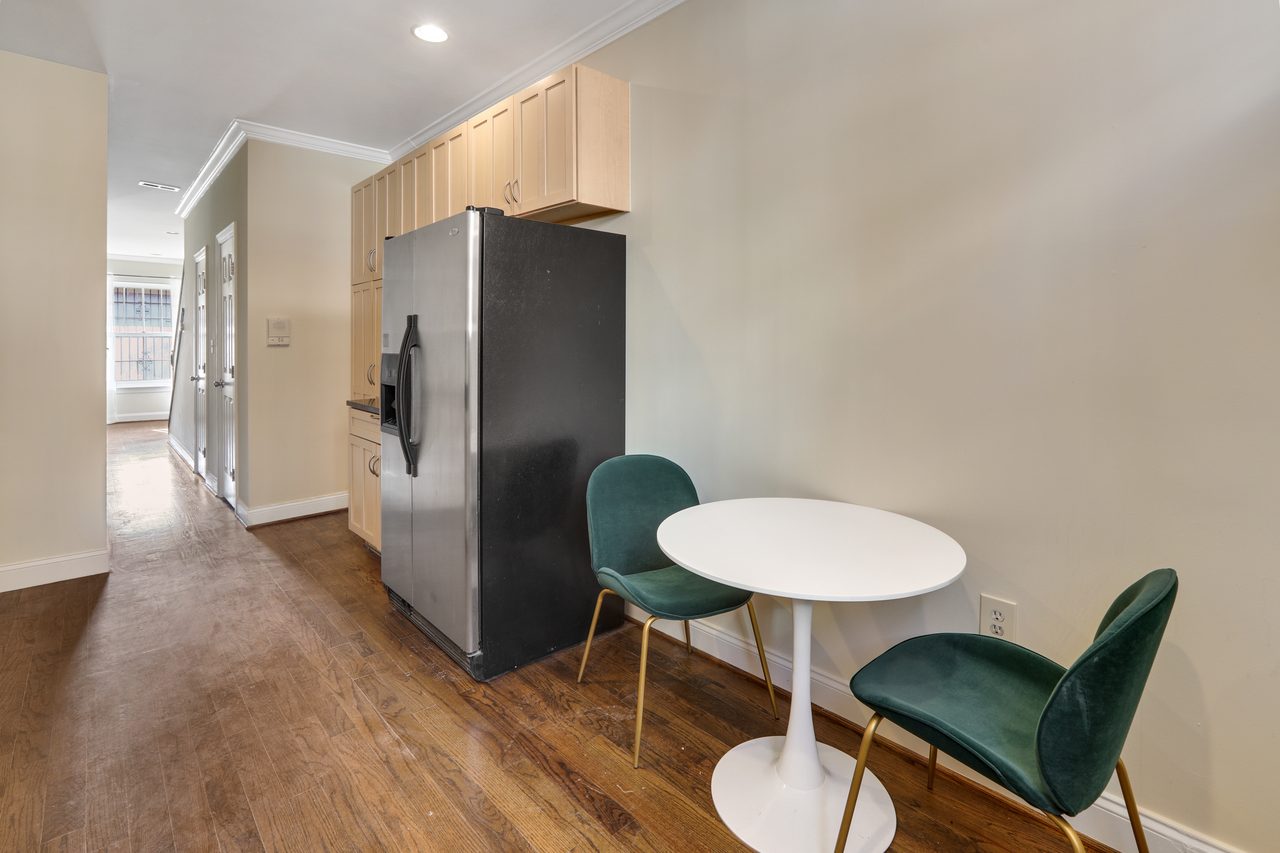 a room in Northwest Washington photo 7