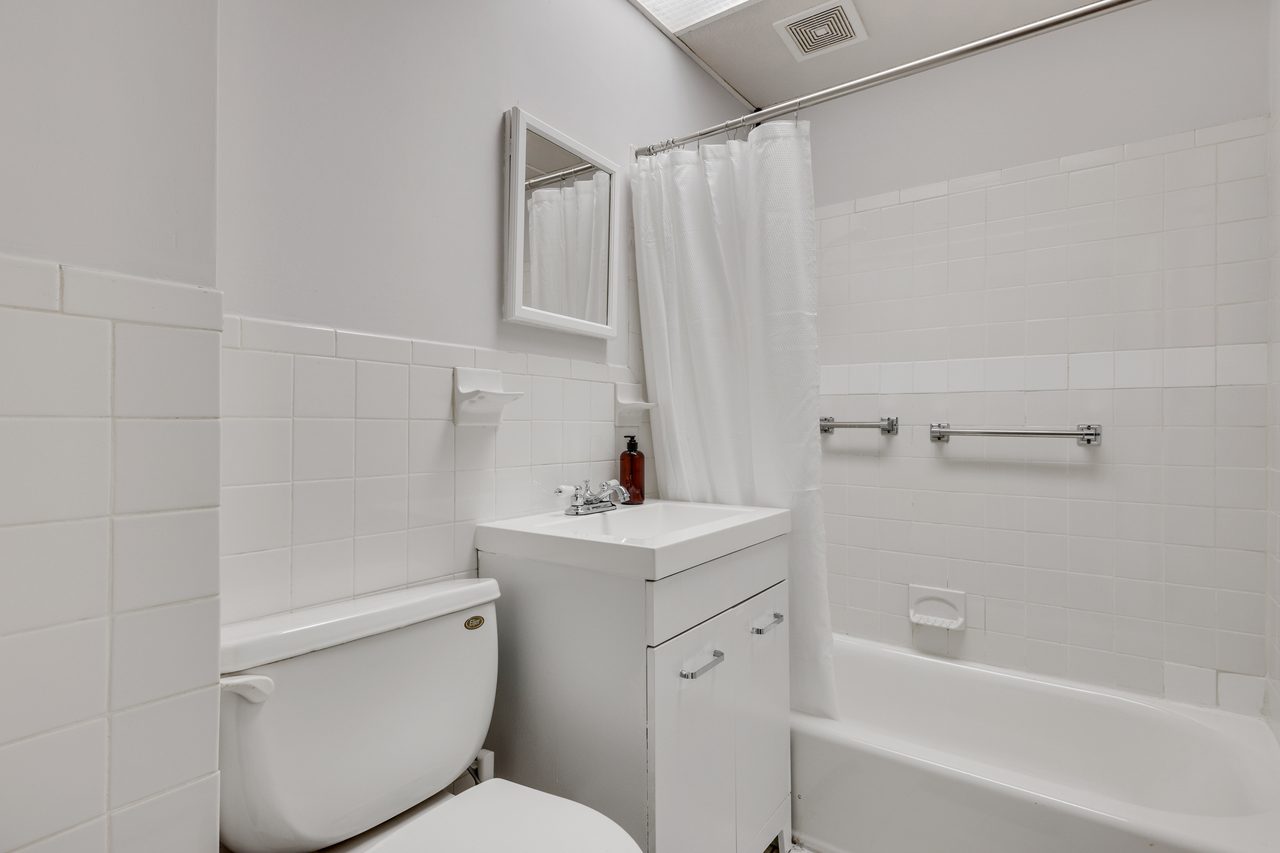 a room in Dorchester photo 9