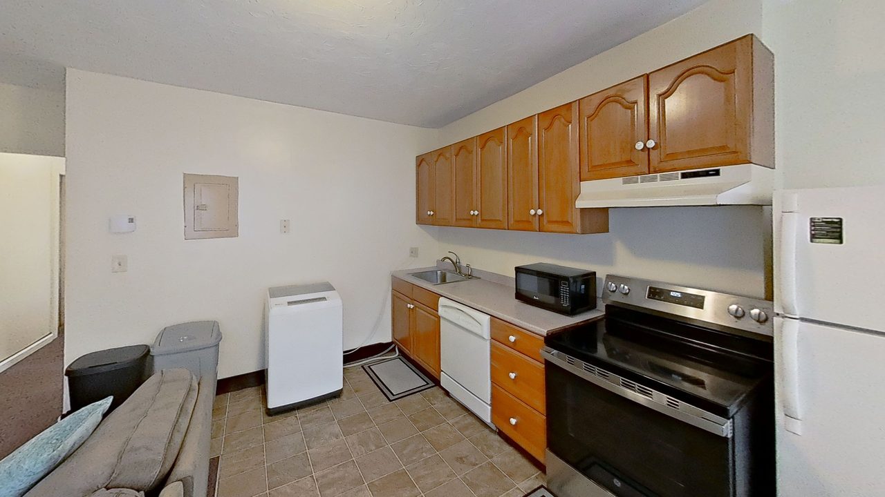 a room in Roxbury photo 5