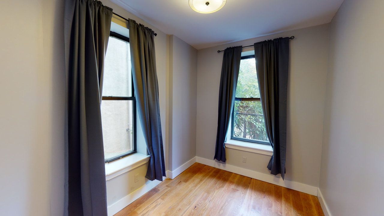 a room in Bedford-Stuyvesant photo 4