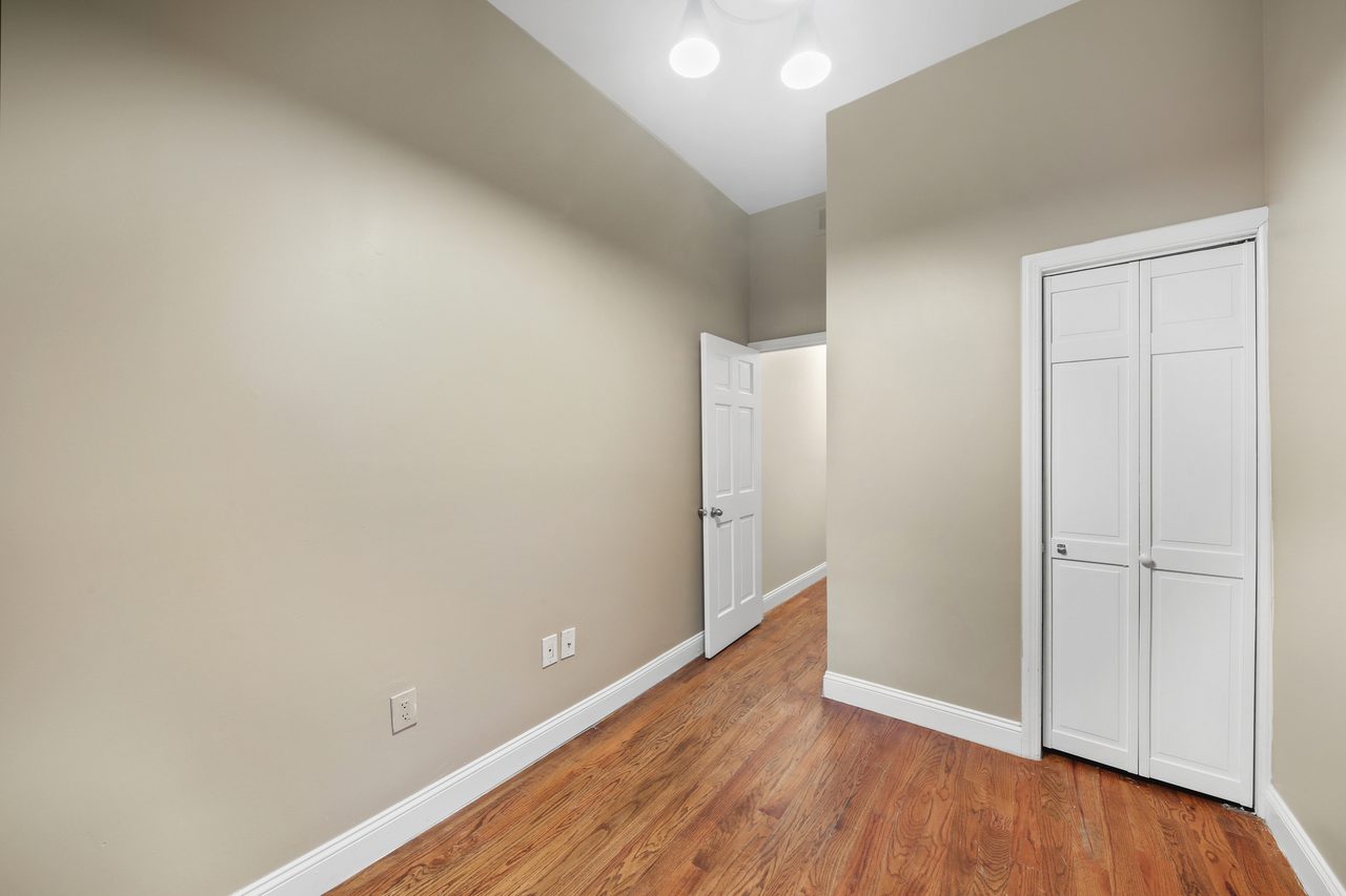 a room in Crown Heights photo 4