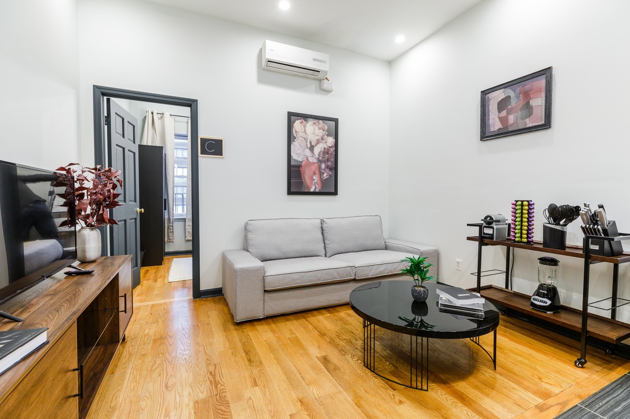 a room in Upper East Side photo 3