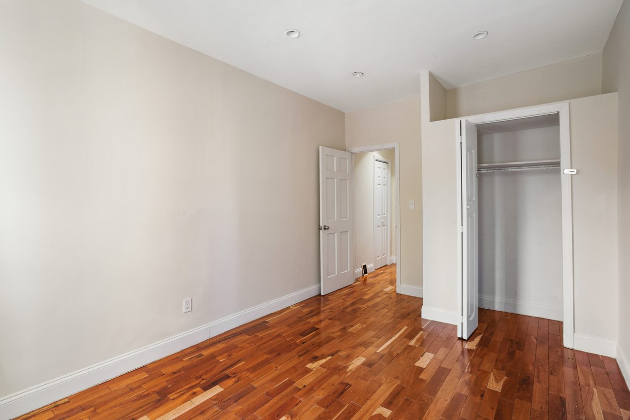 a room in East Harlem photo 4