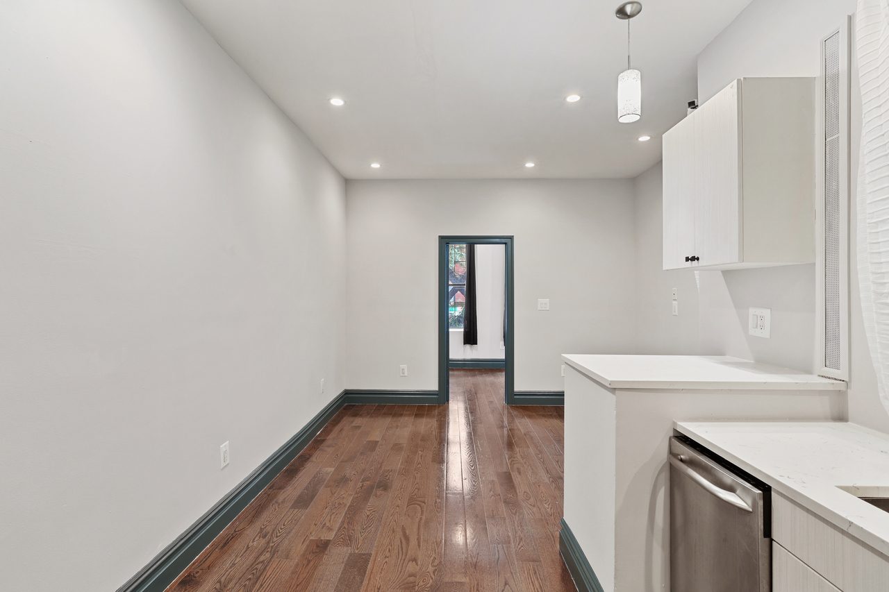 a room in Hell's Kitchen photo 8