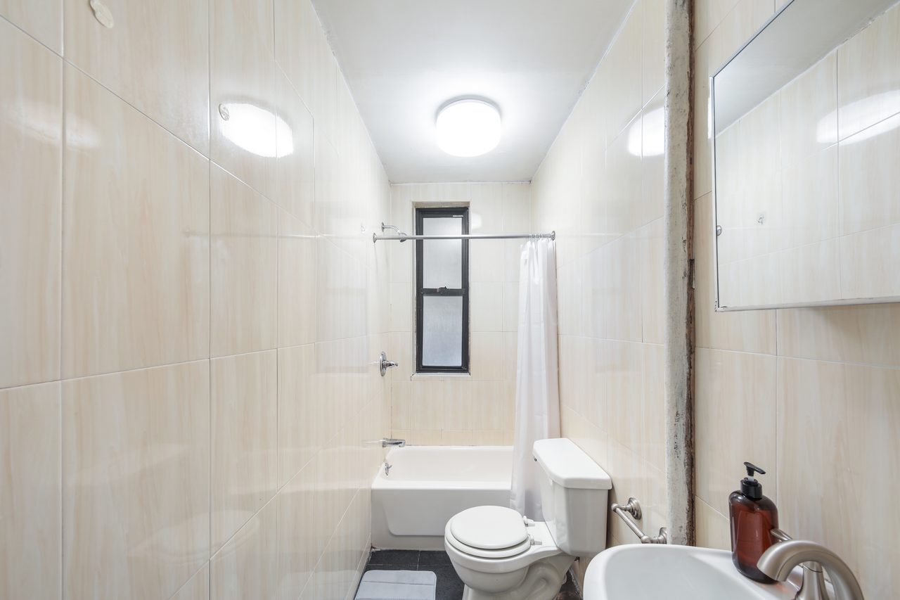 a room in Morningside Heights photo 5