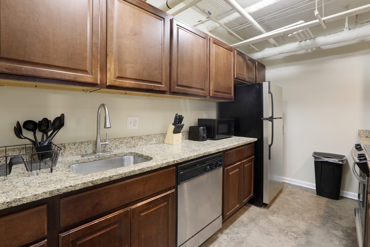 a room in Northwest Washington photo 8
