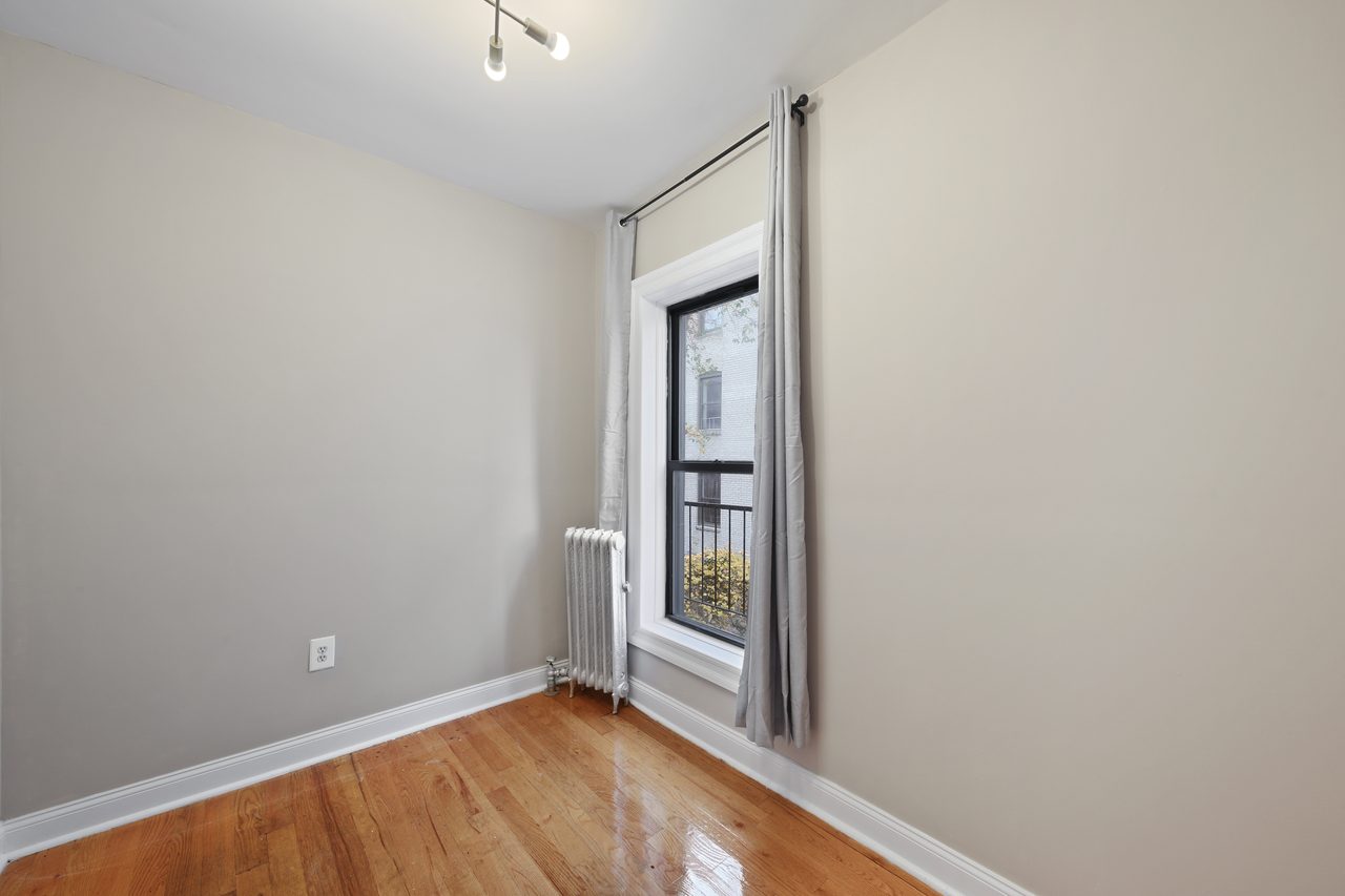a room in Crown Heights photo 5