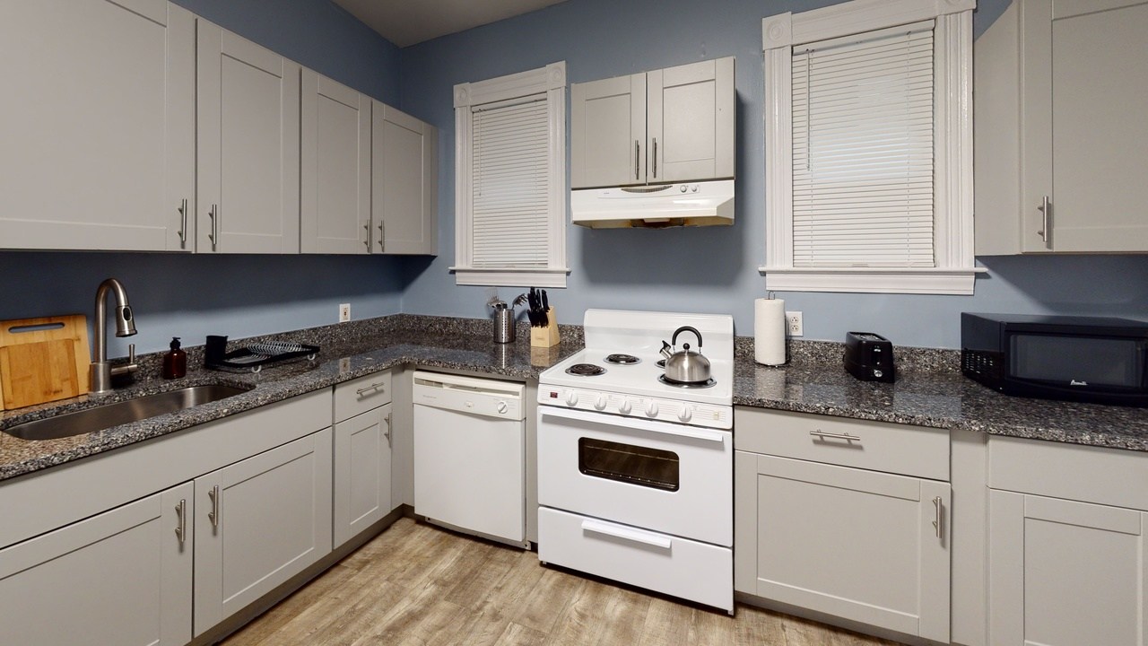 a room in Mission Hill photo 7