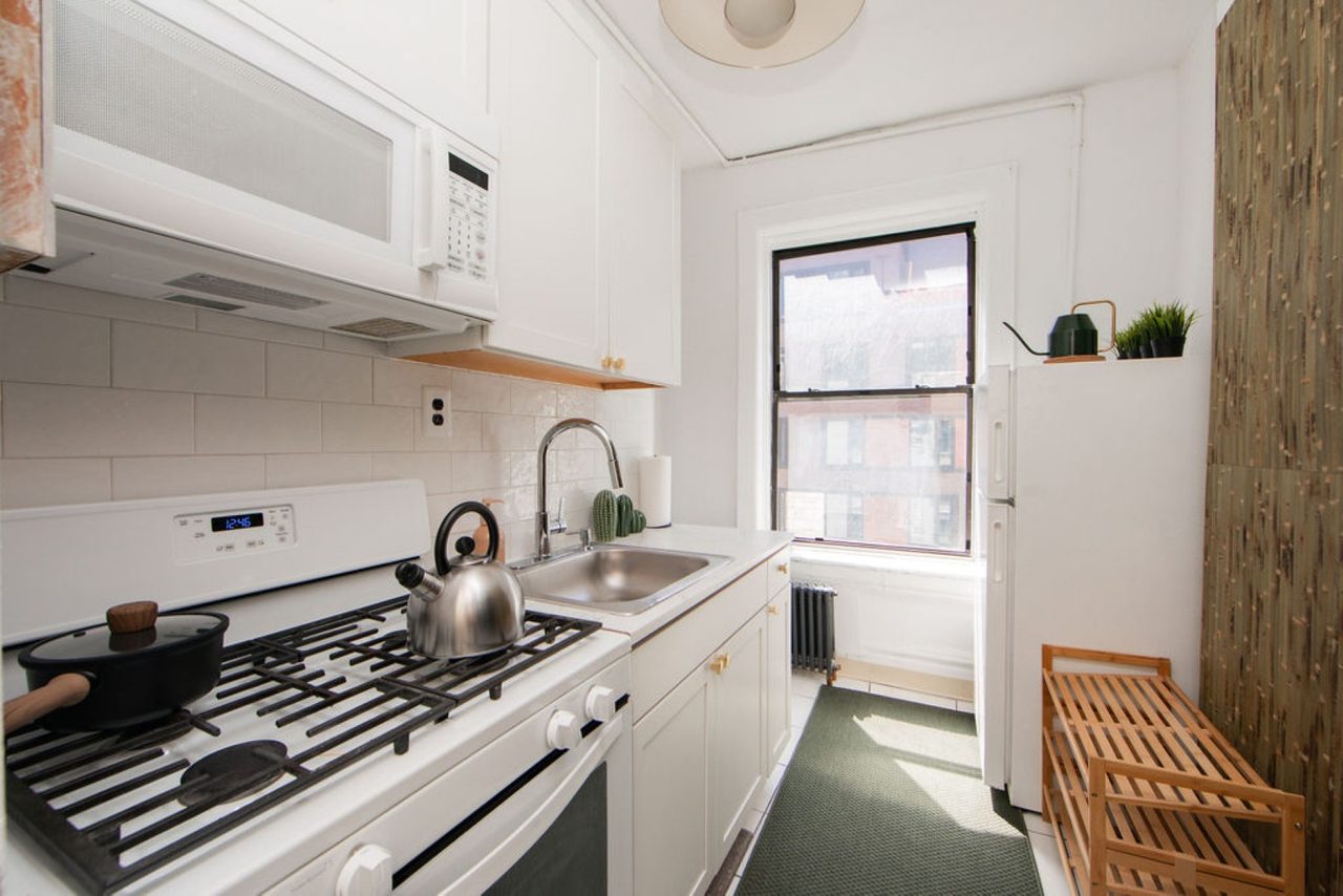 a room in Hell's Kitchen photo 3