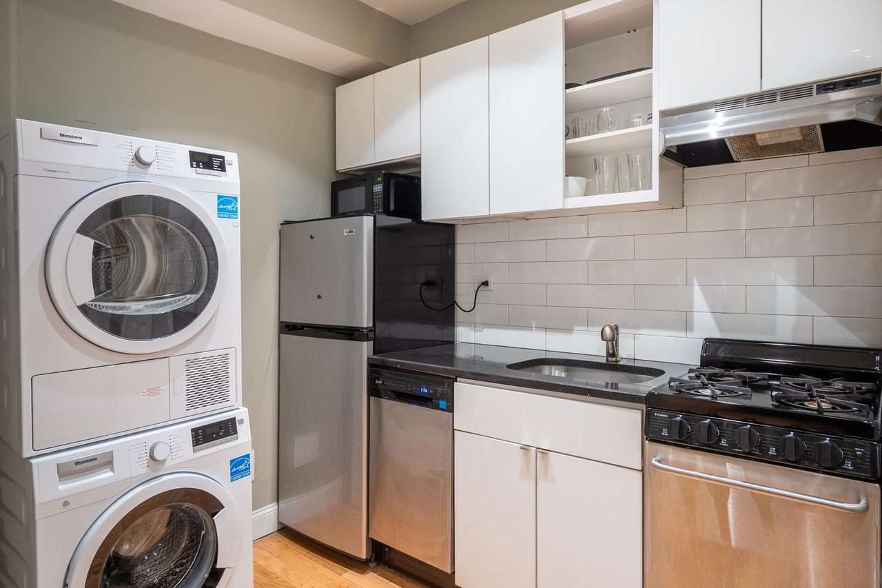 a room in East Village photo 2