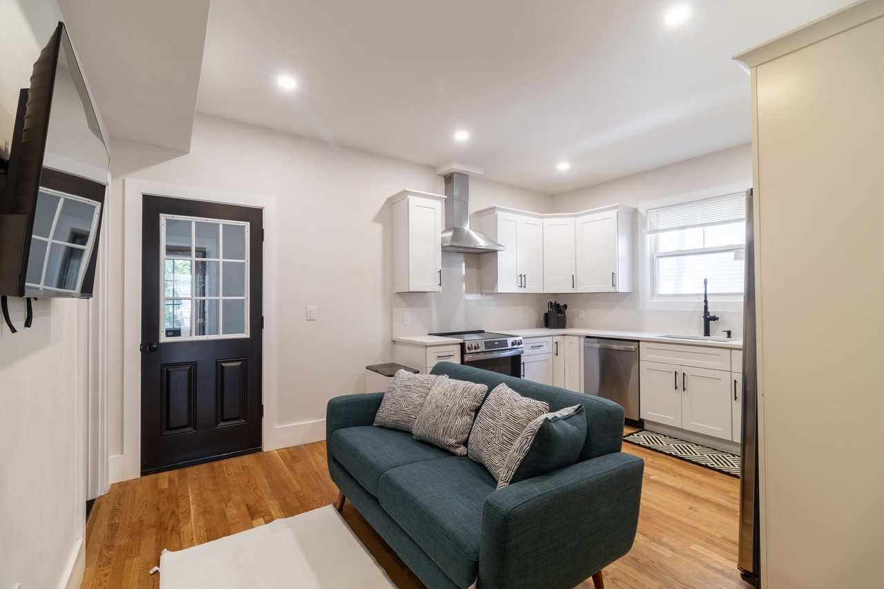 a room in Roxbury photo 5