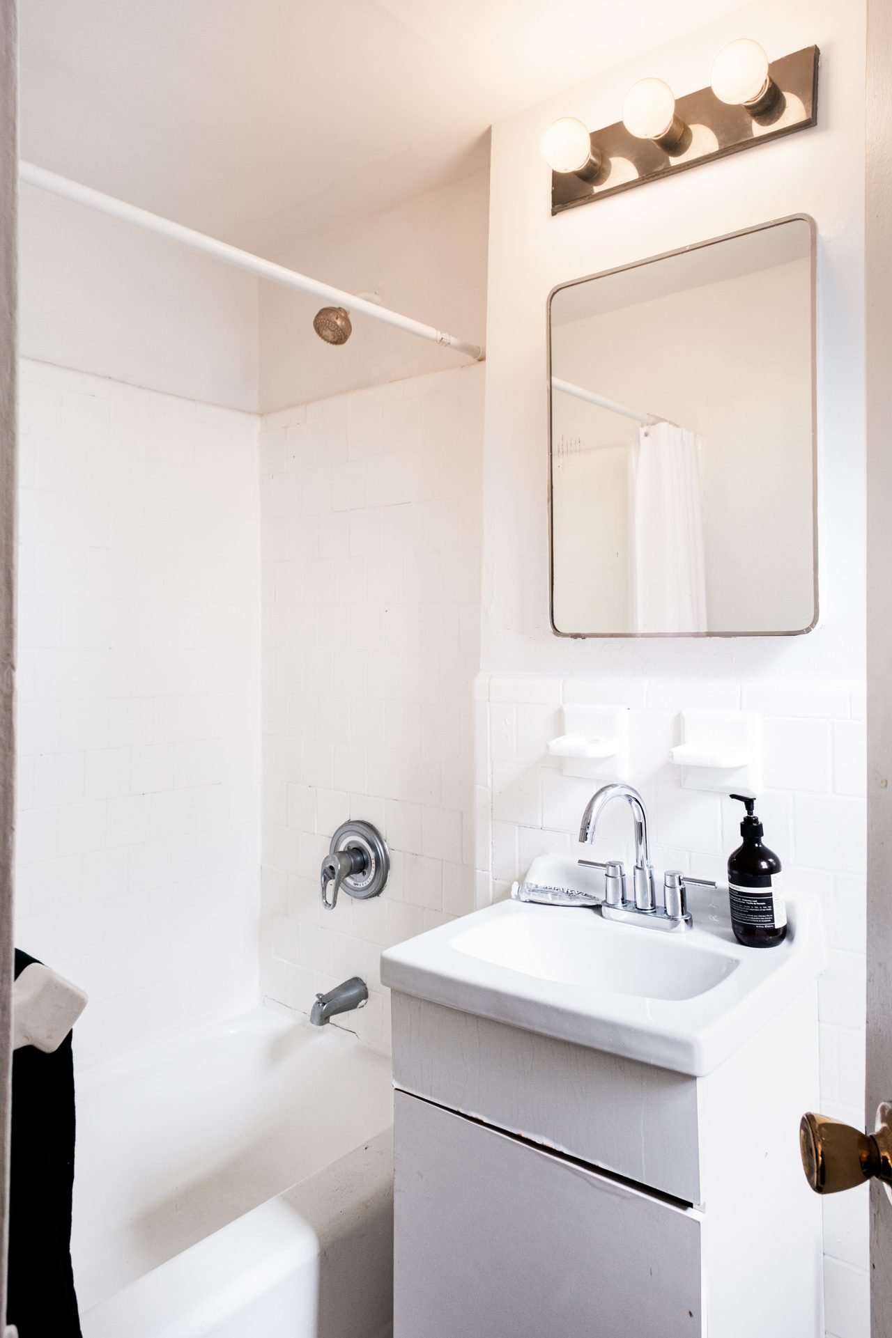 a room in East Village photo 9