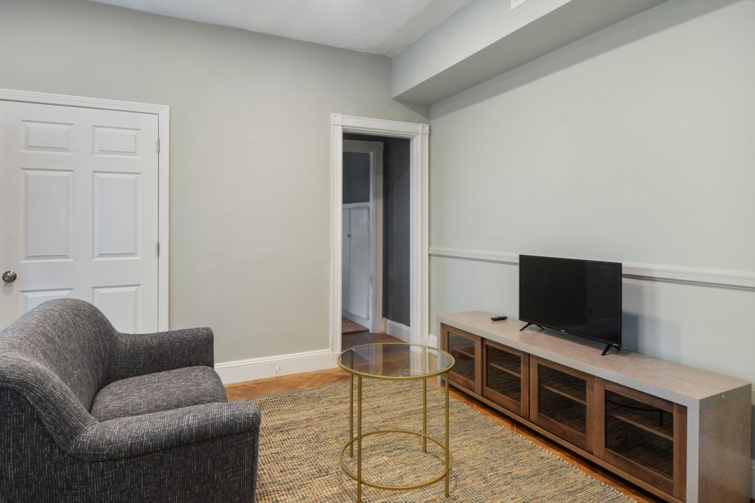 a room in Riverside photo 5