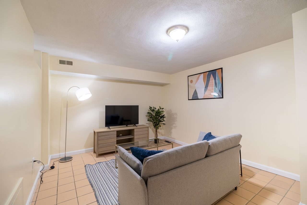 a room in East Boston photo 5
