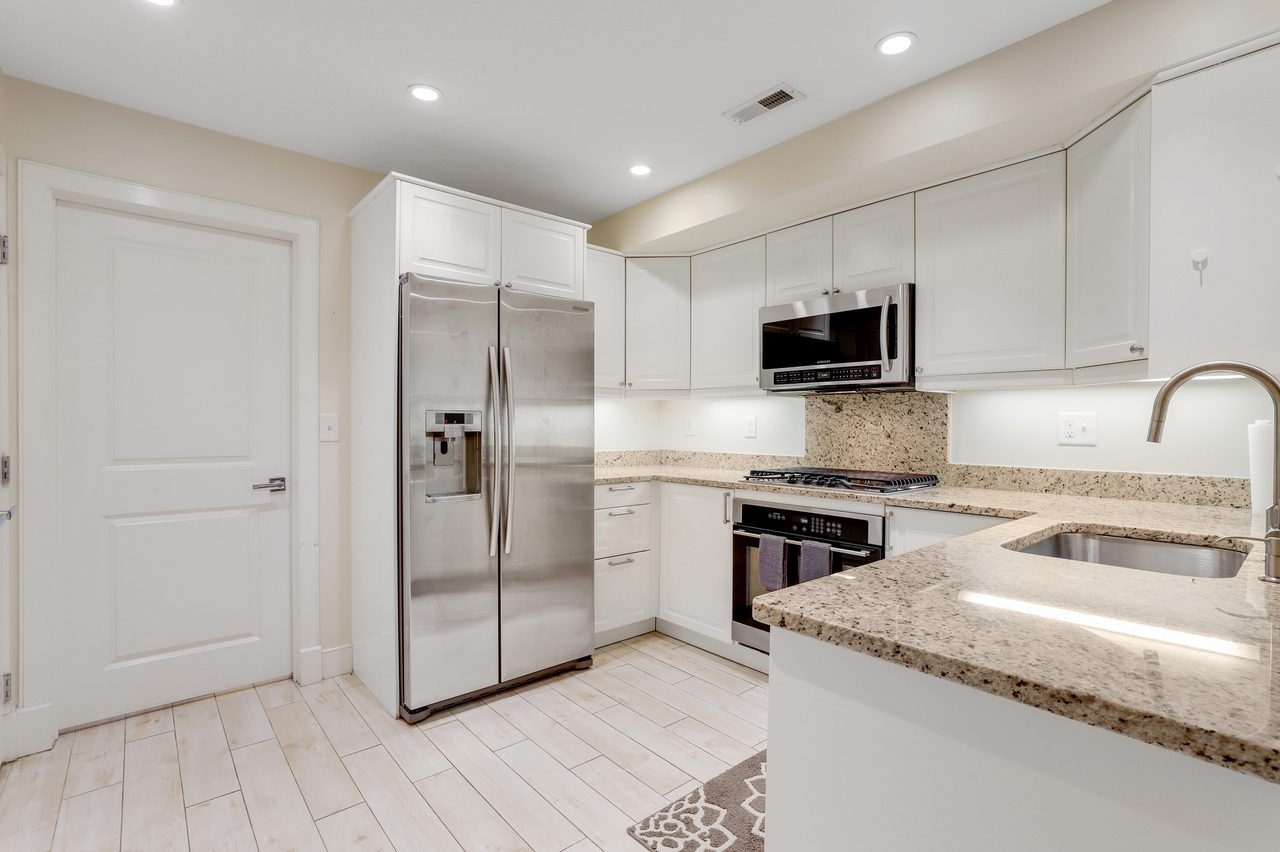 a room in Barney Circle photo 2