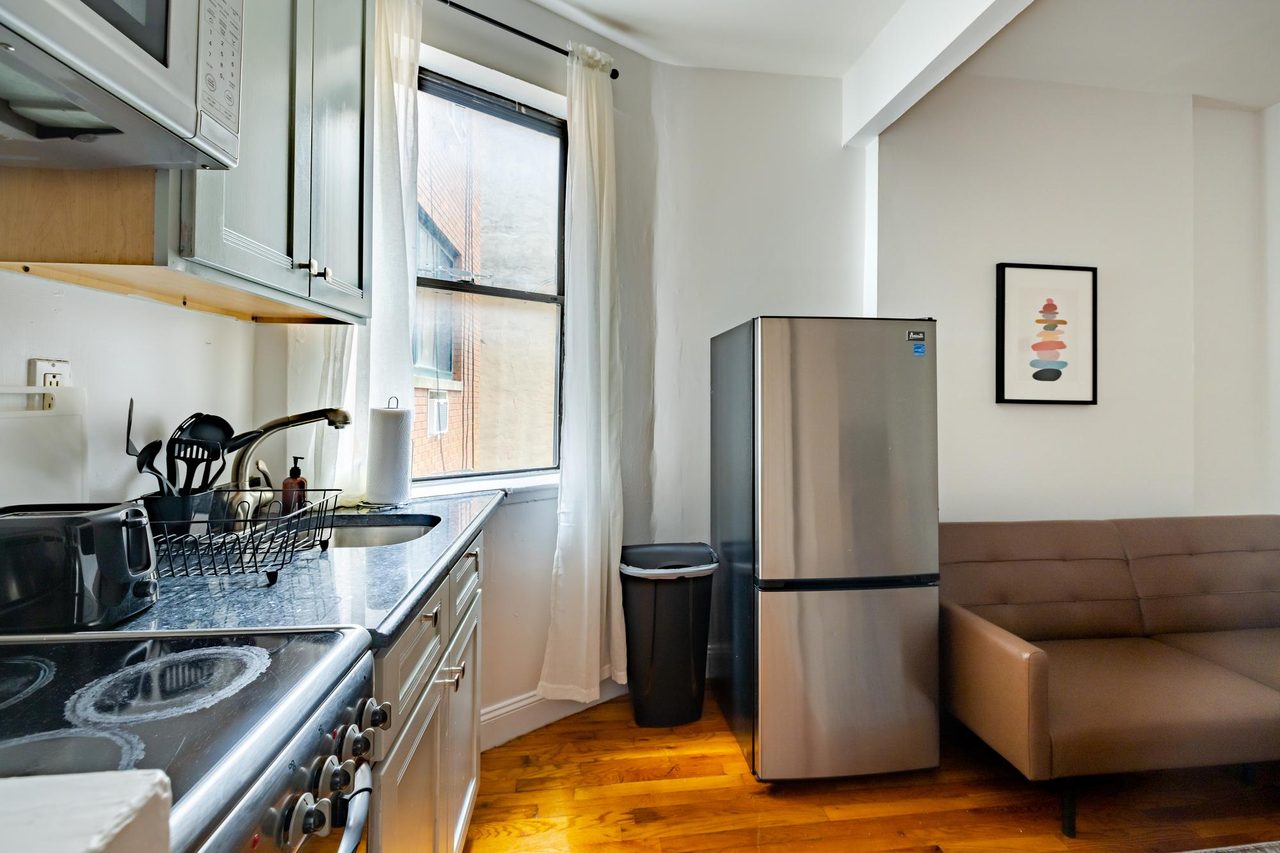 a room in East Village photo 5