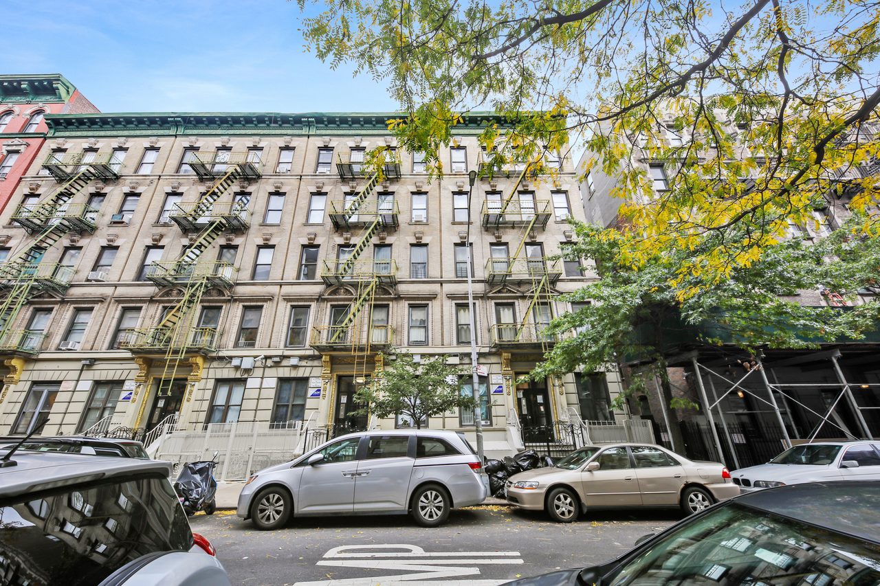 a room in Morningside Heights photo 6