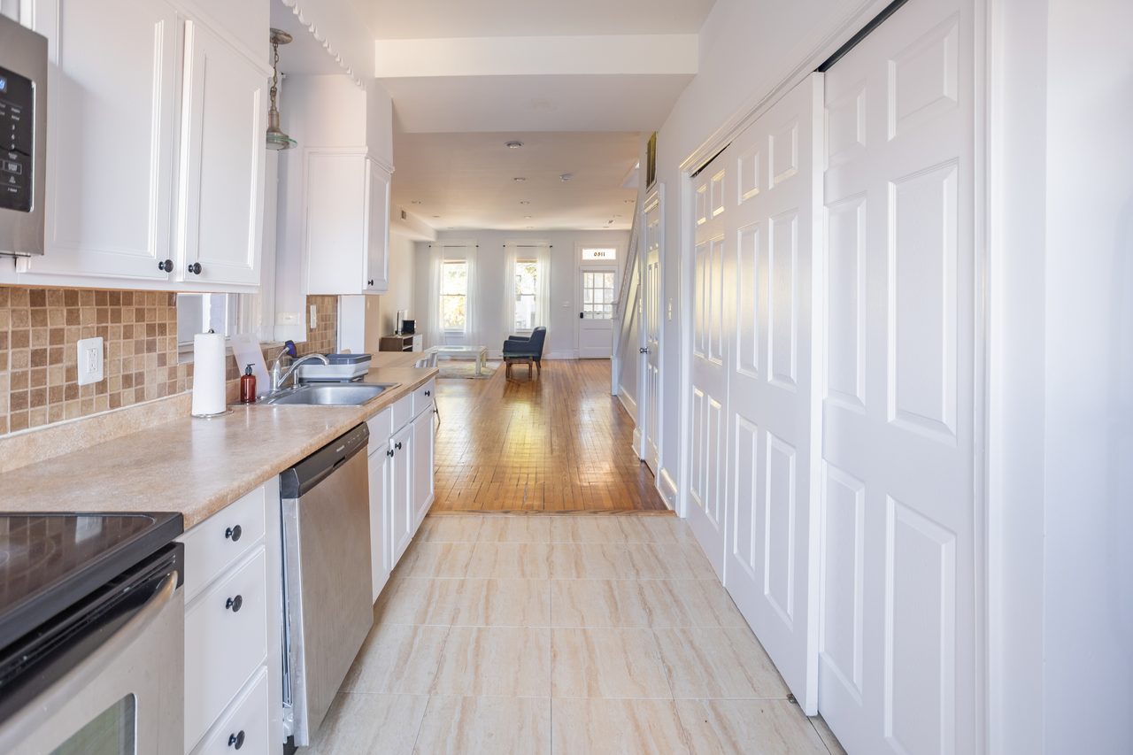 a room in Northeast Washington photo 8