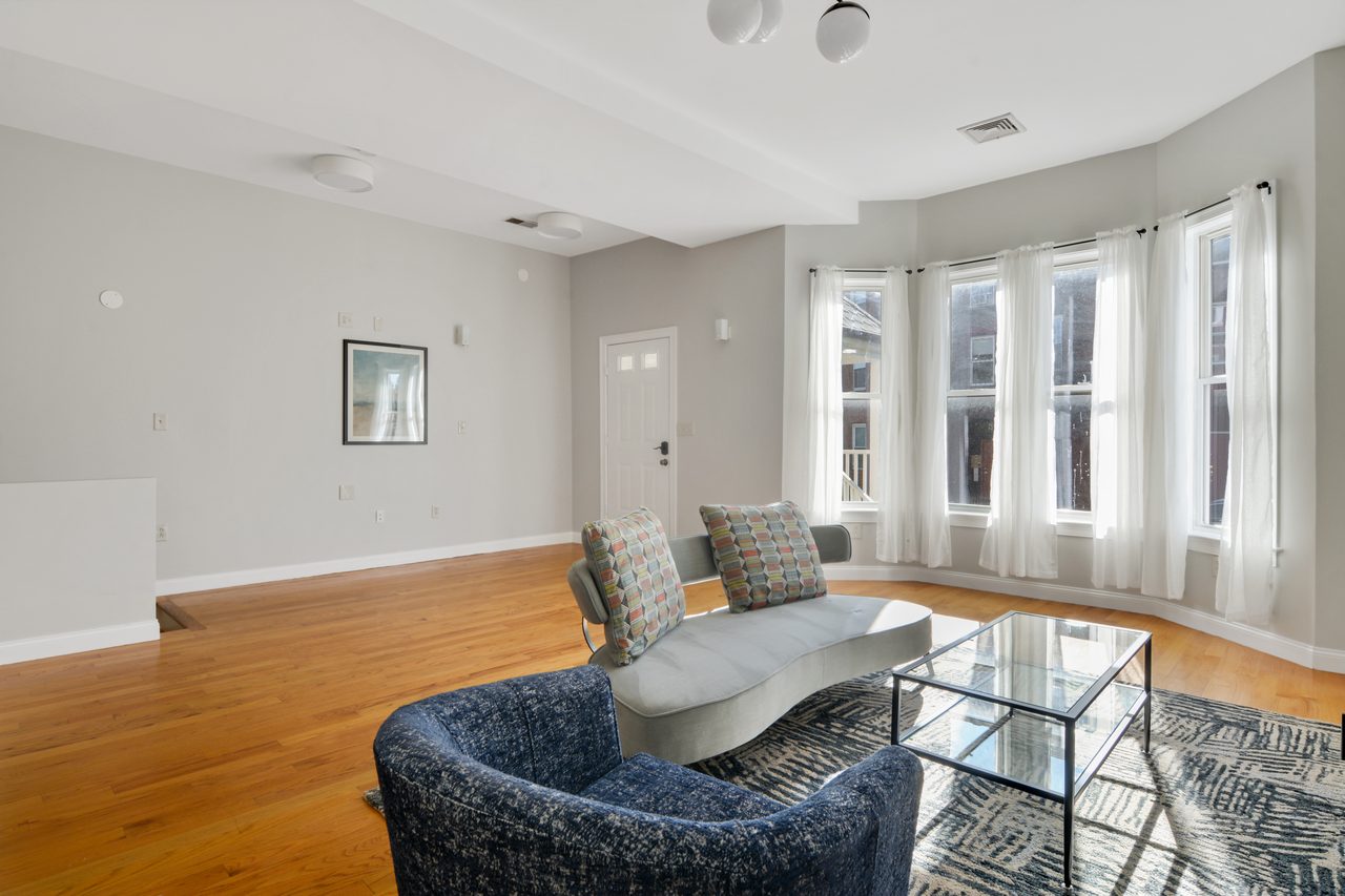 a room in Roxbury photo 5