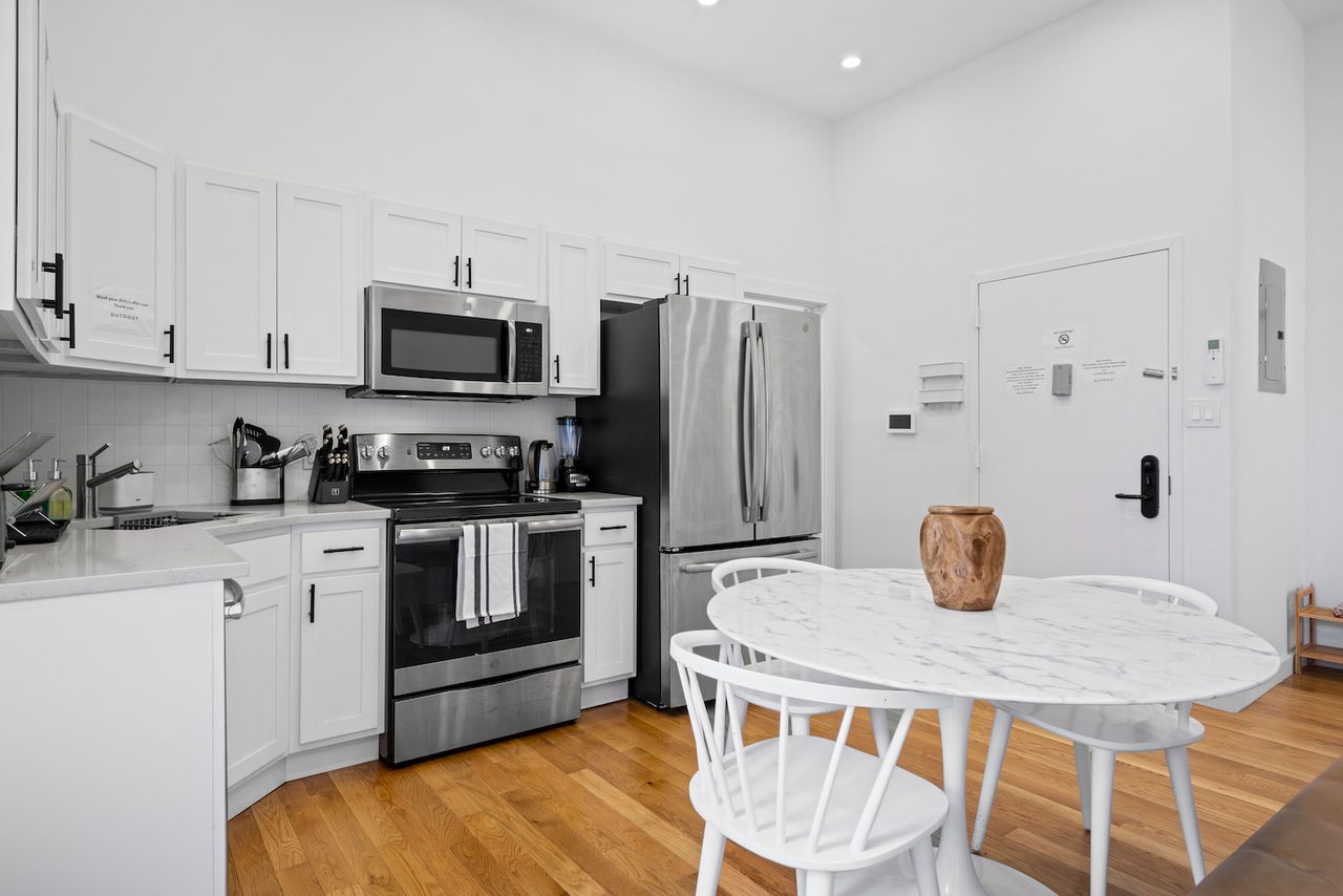 a room in Bedford-Stuyvesant photo 4